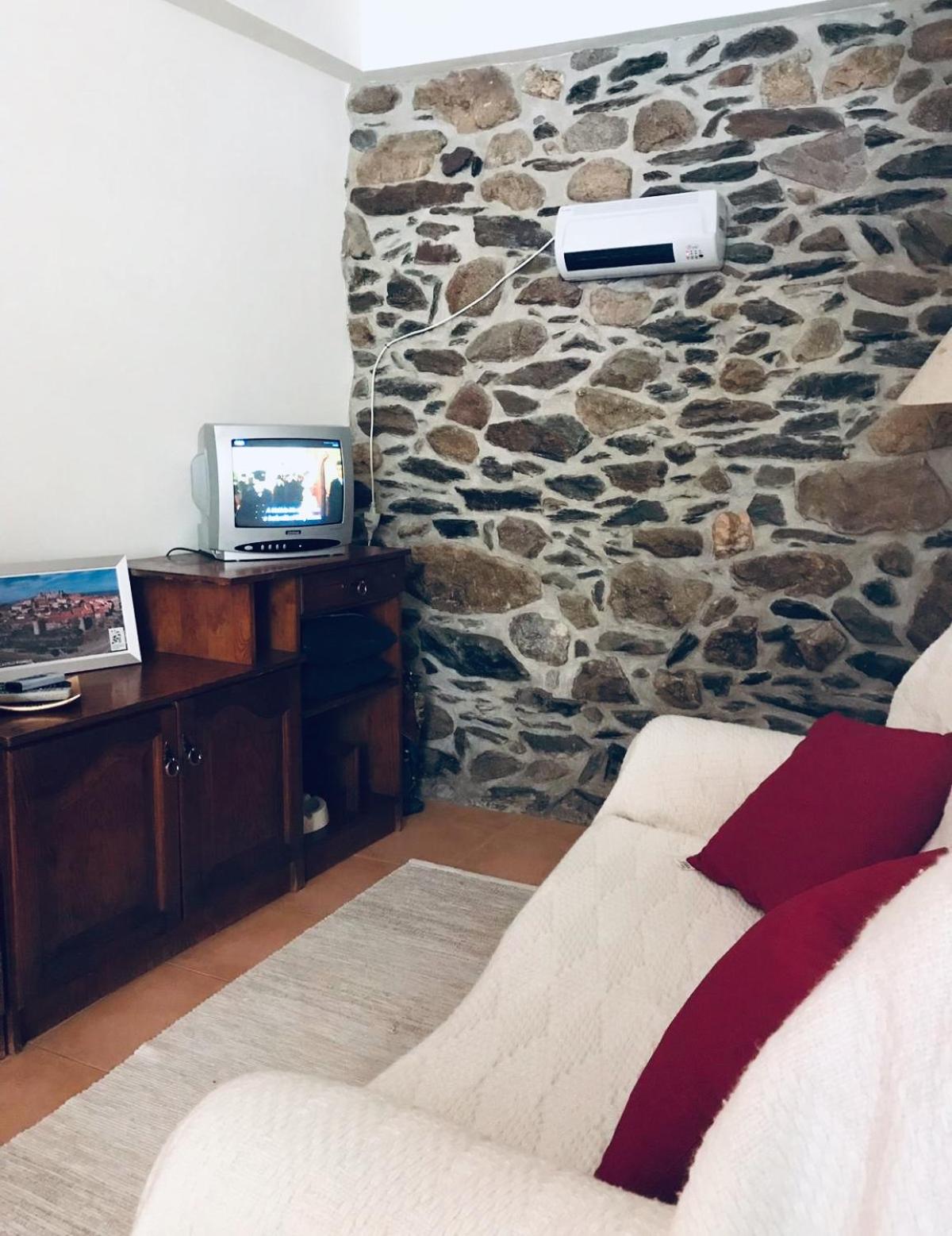 One-Bedroom House - Photo 9