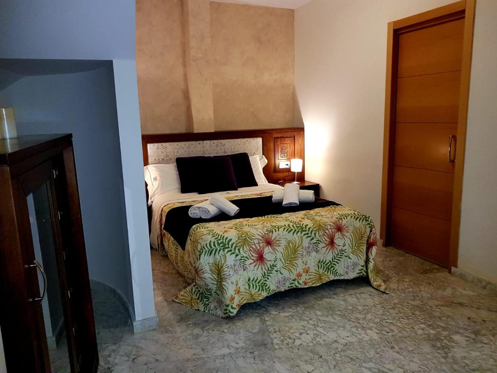 One-Bedroom Apartment - Photo 12