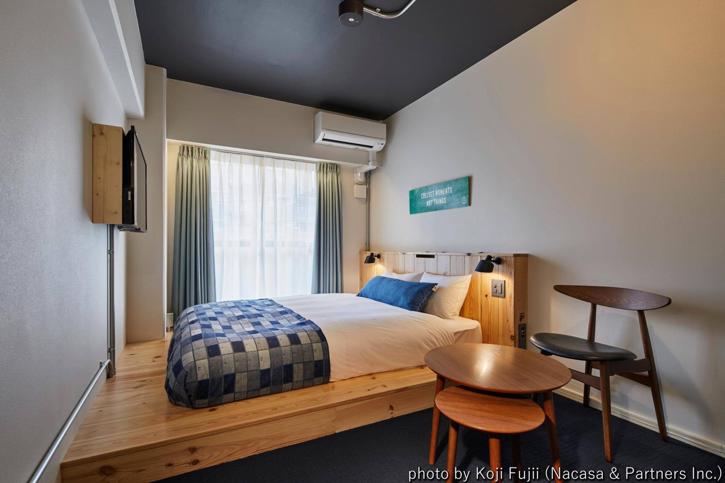 Queen Room with Balcony - Non-Smoking - Photo 11
