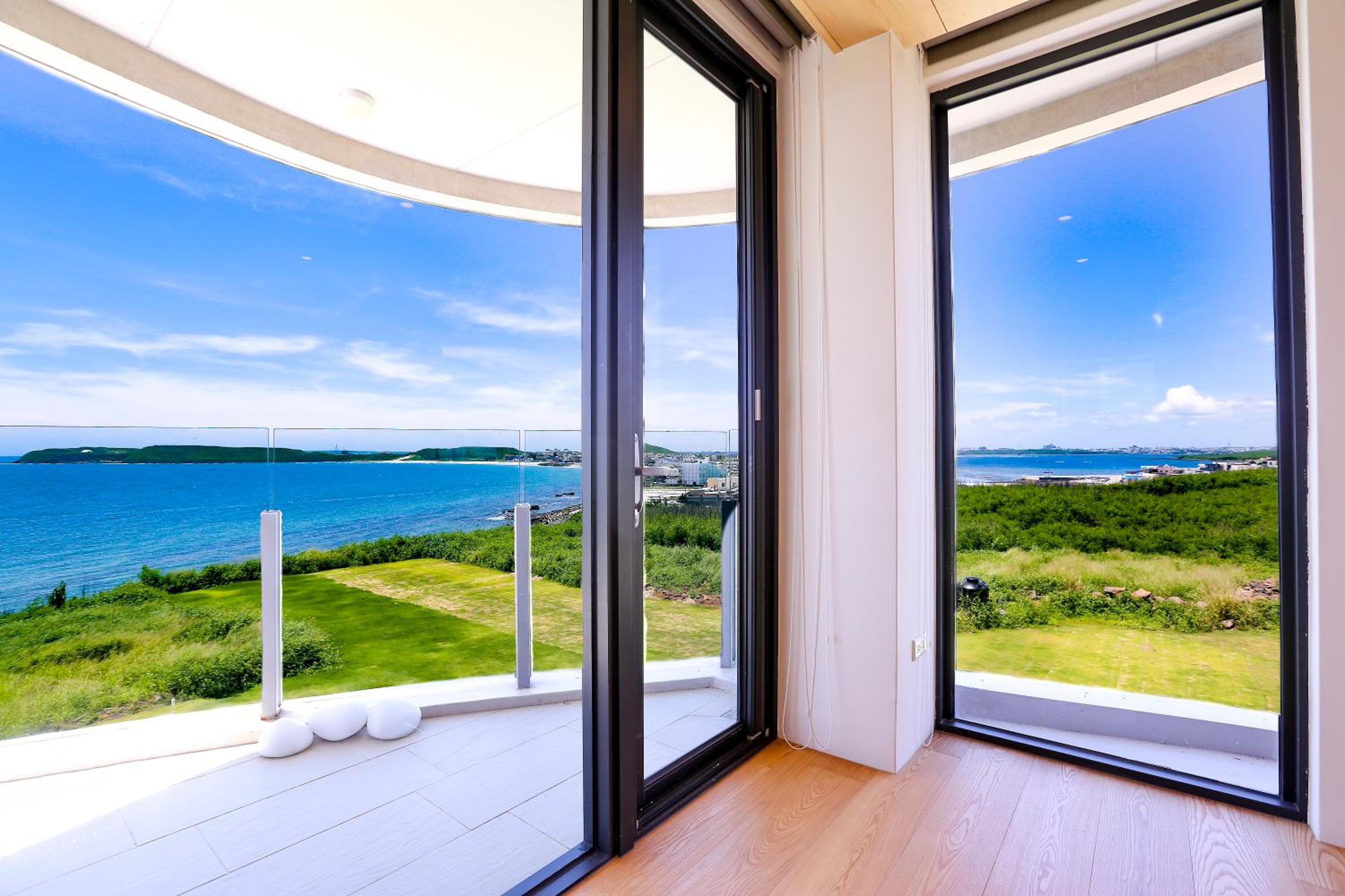 Deluxe Double Room with Balcony and Sea View photo 3