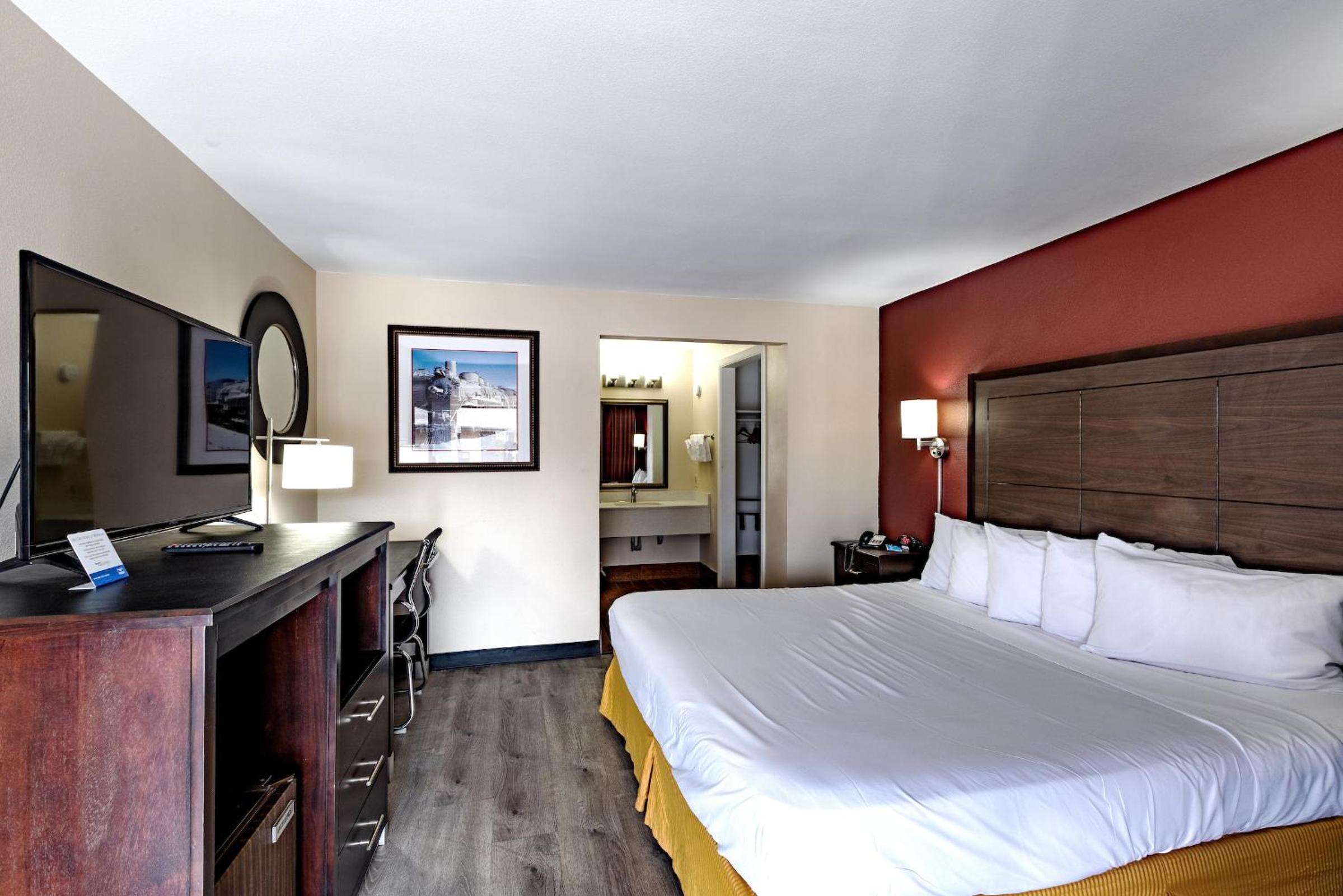 King Room - Non-Smoking - Photo 1
