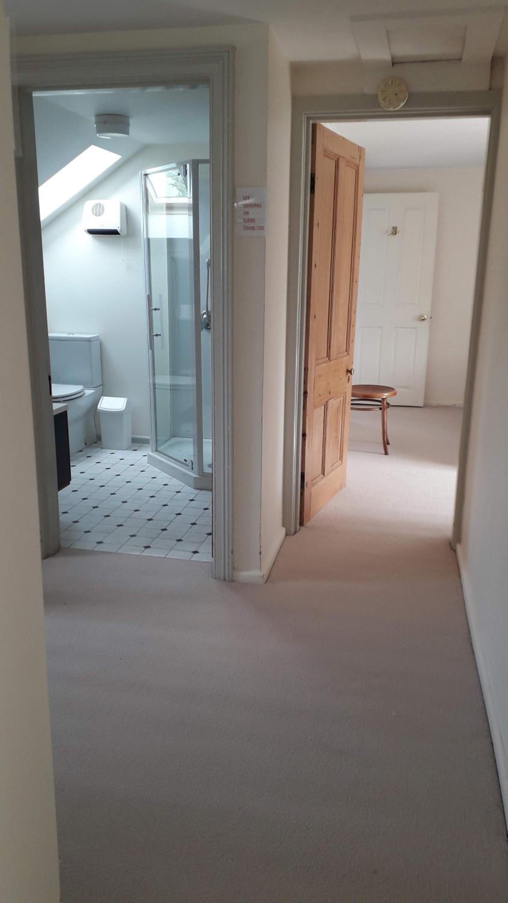Double Room with Private Bathroom - Photo 3