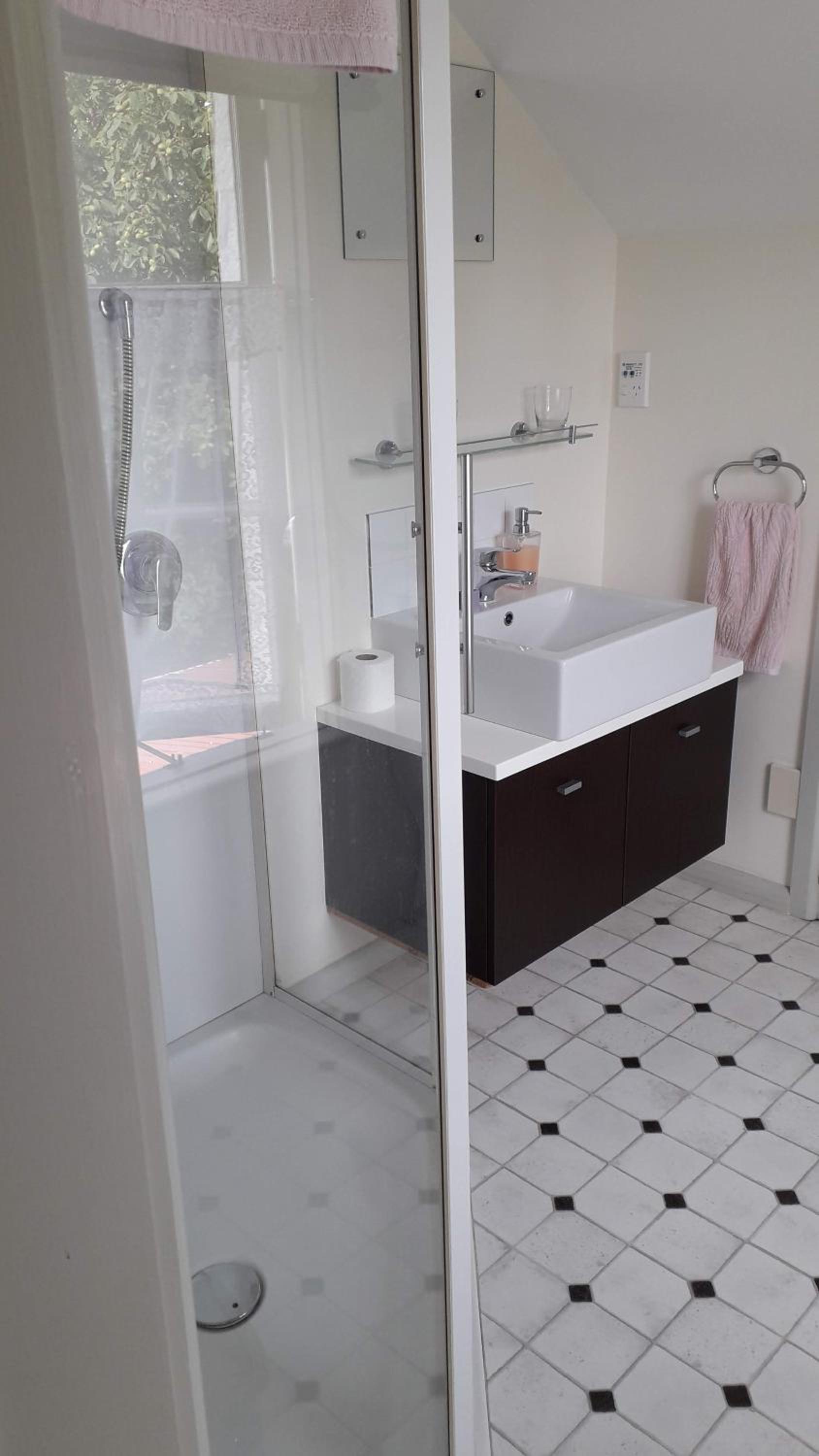 Double Room with Private Bathroom - Photo 4