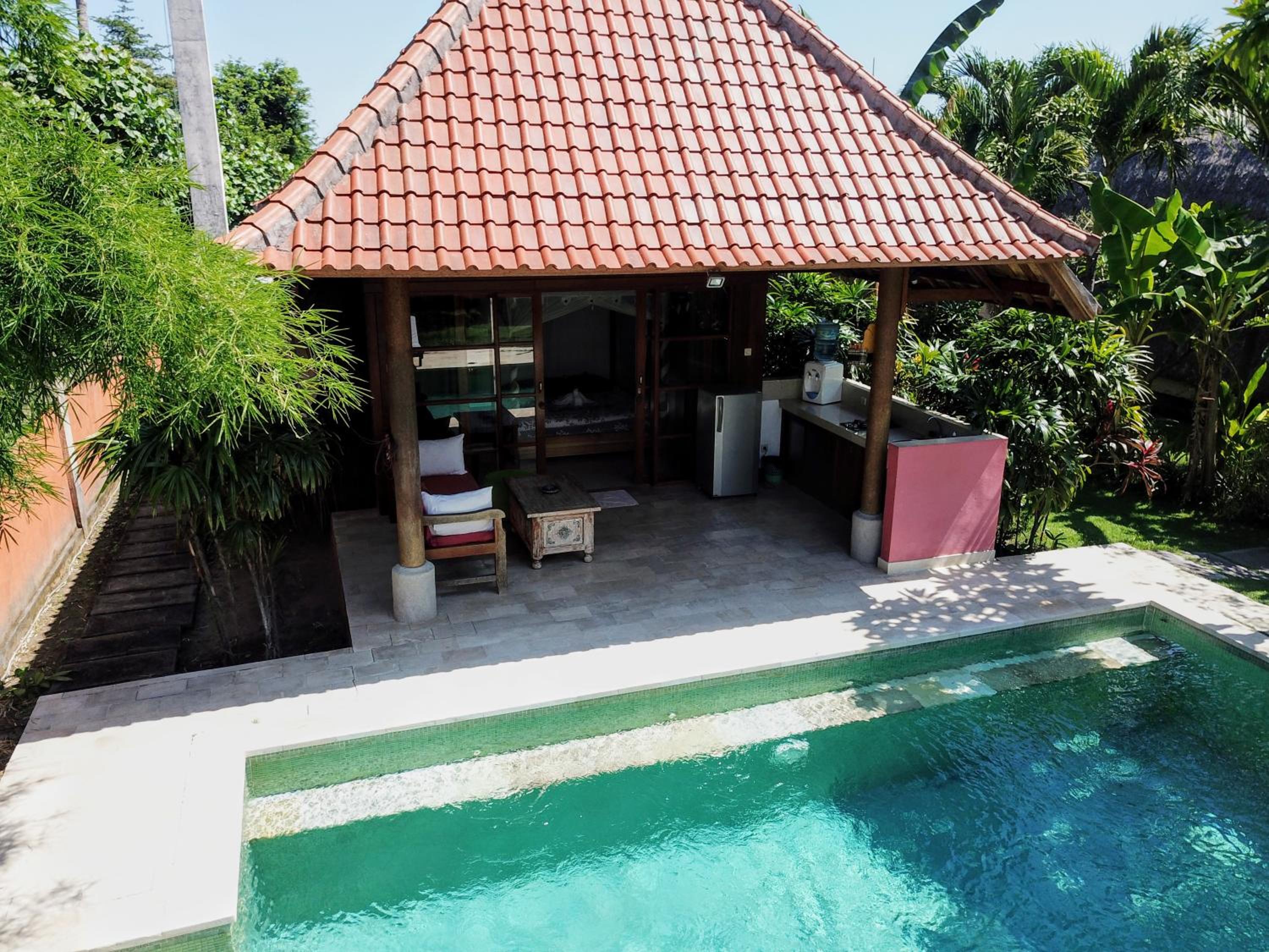 Bungalow with Private Pool - Photo 7