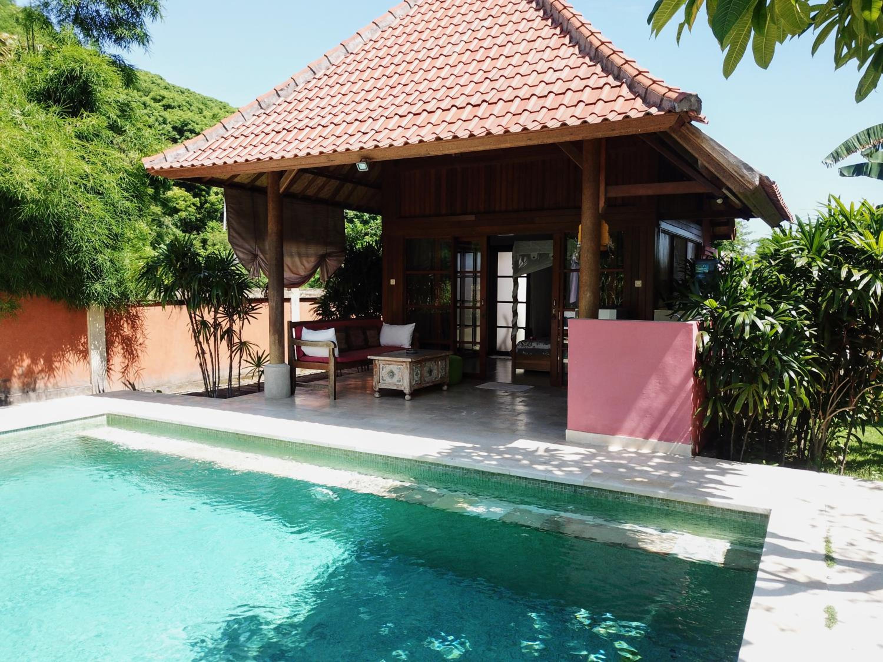 Bungalow with Private Pool - Photo 6