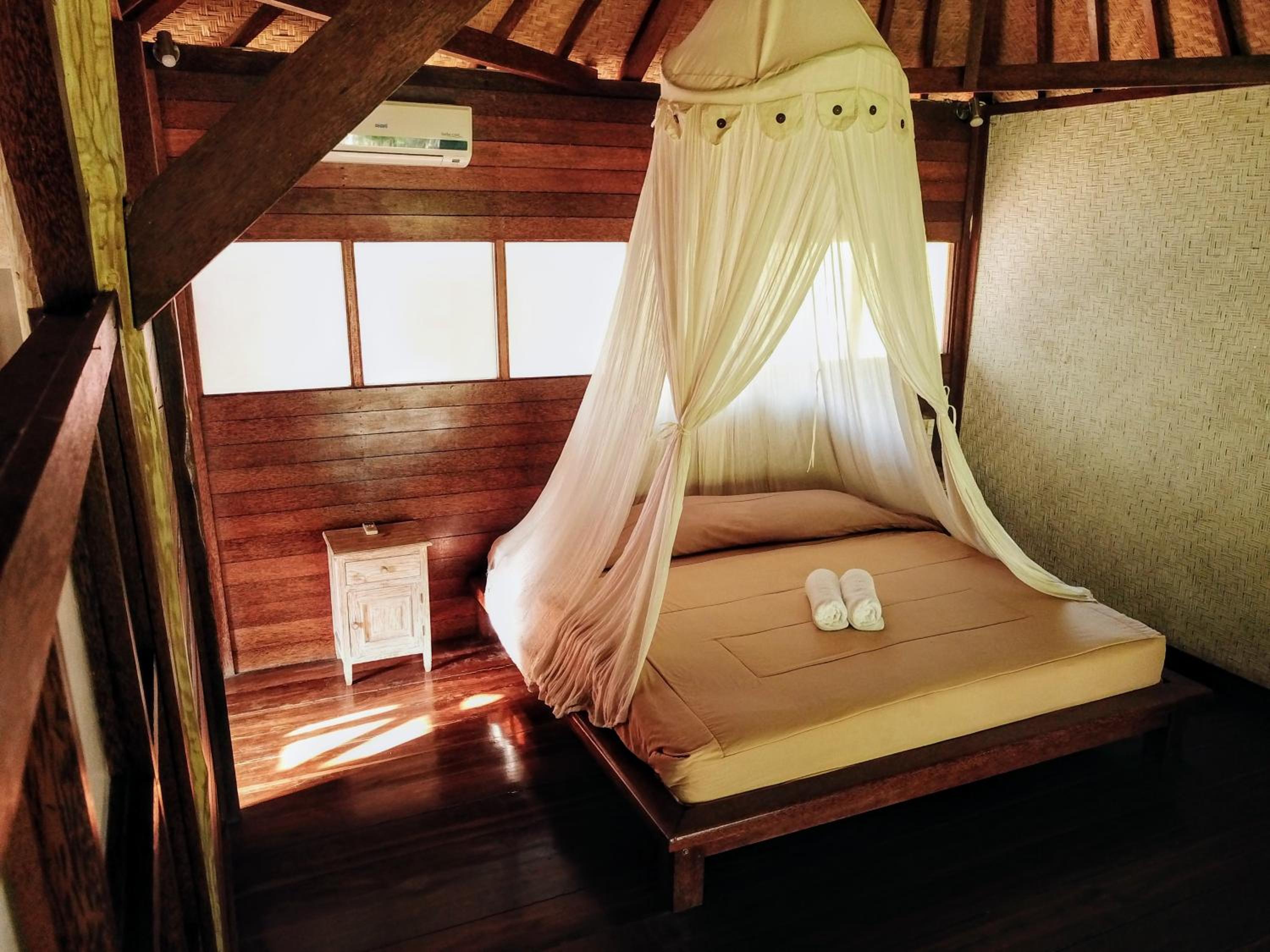 Wooden Bungalow with Private Garden - Photo 1