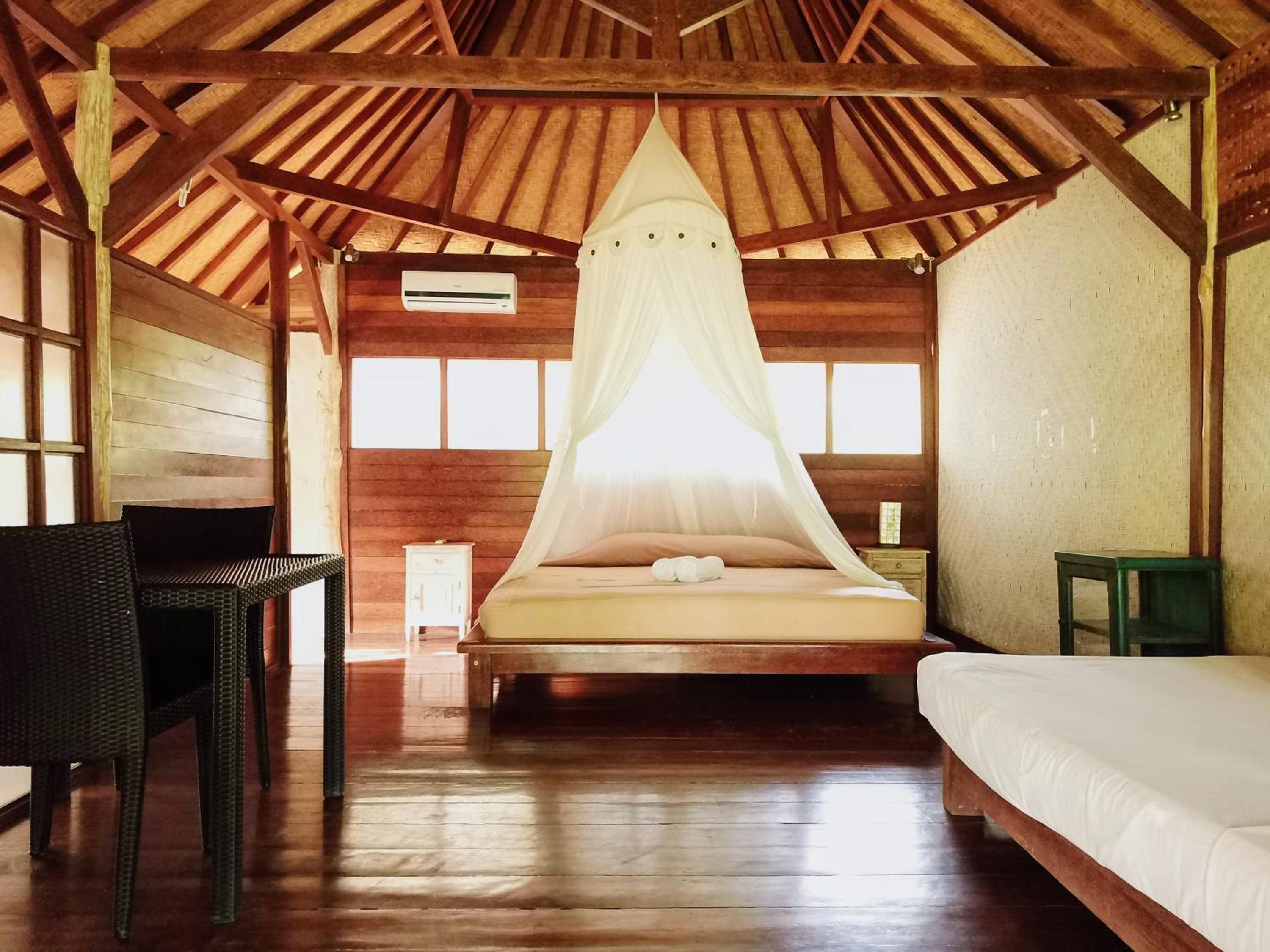 Wooden Bungalow with Private Garden - Photo 4