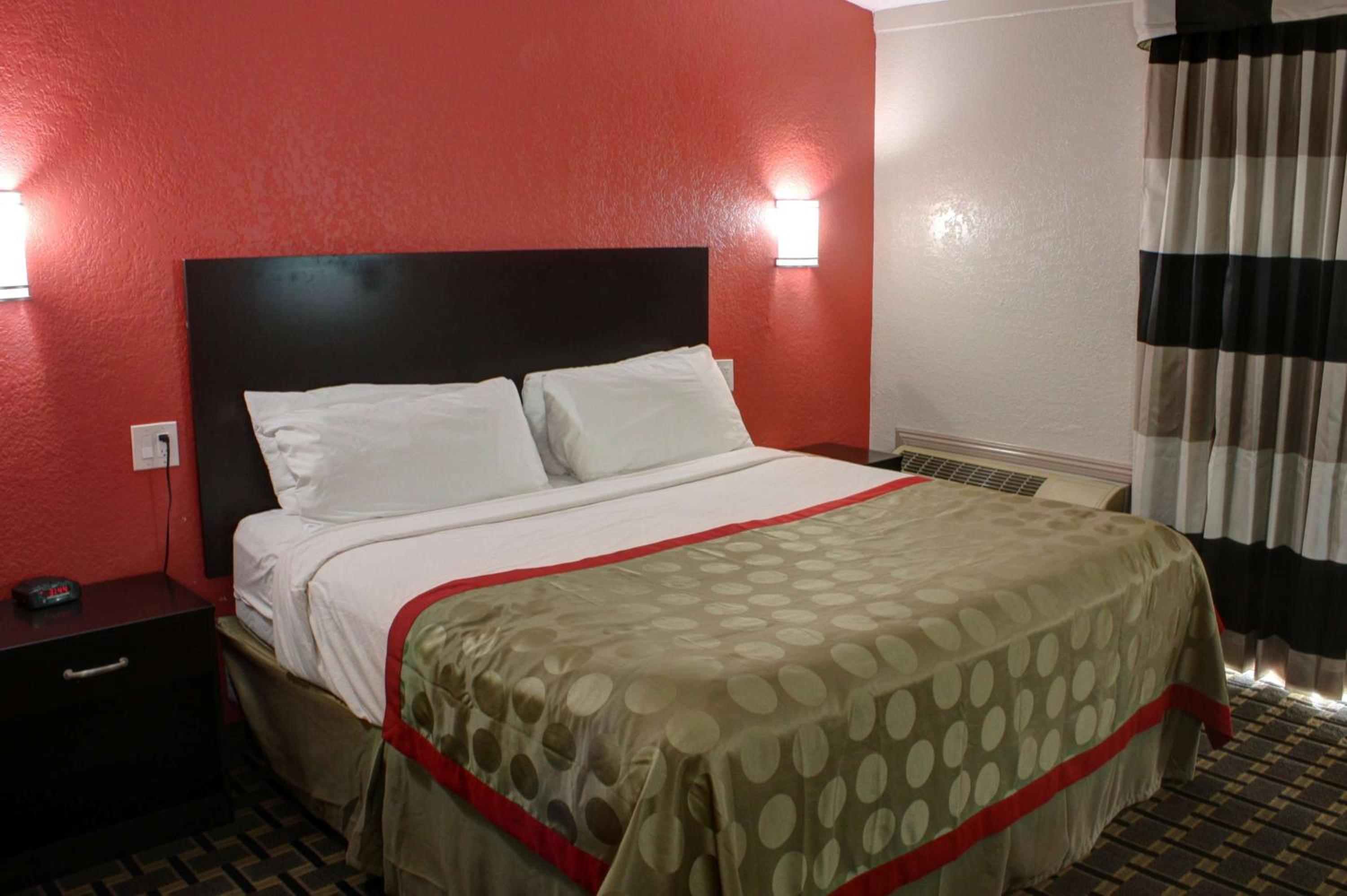 King Room - Non-Smoking - Photo 3
