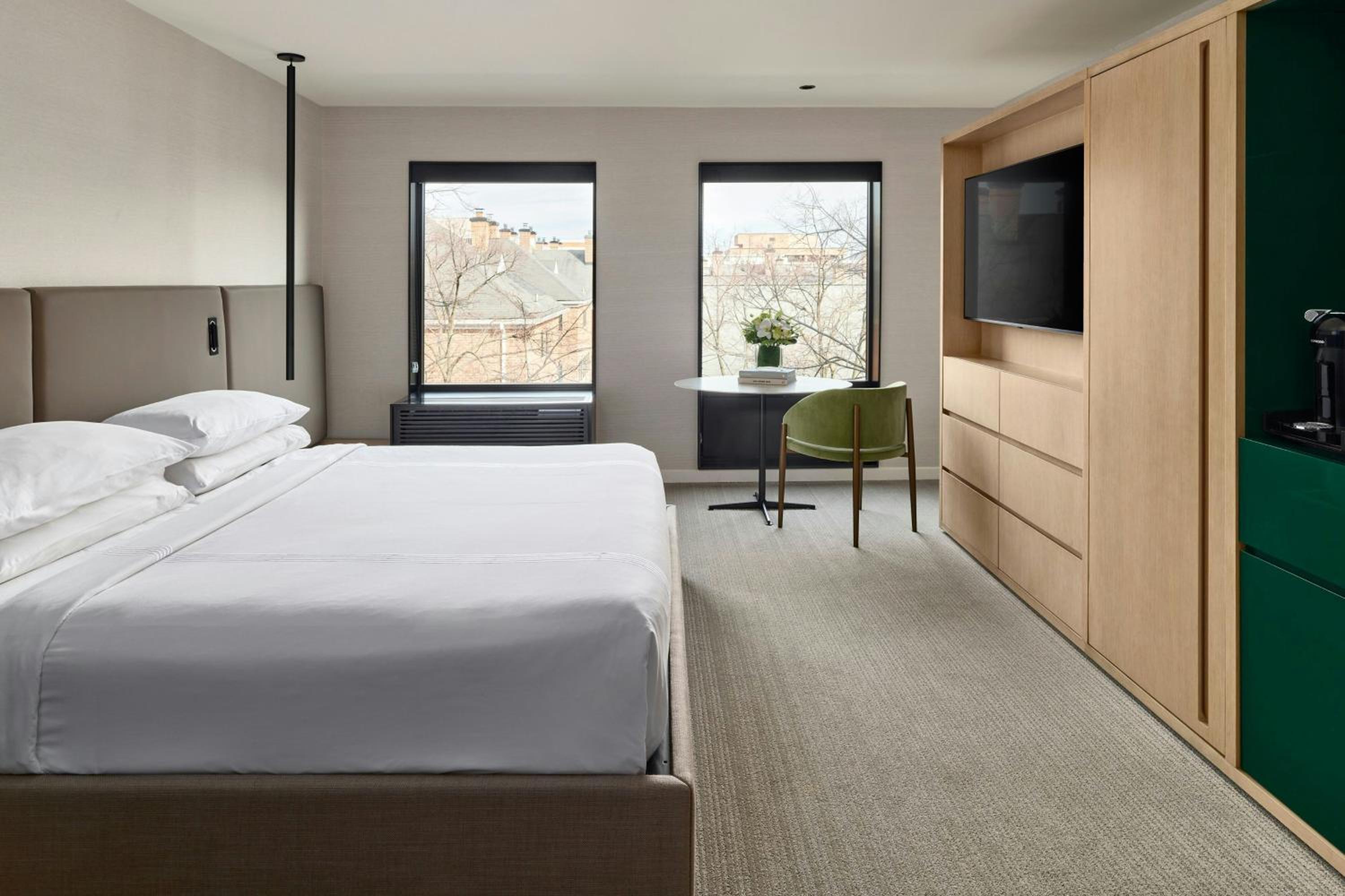 King Room with Roll-in Shower - Mobility Accessible