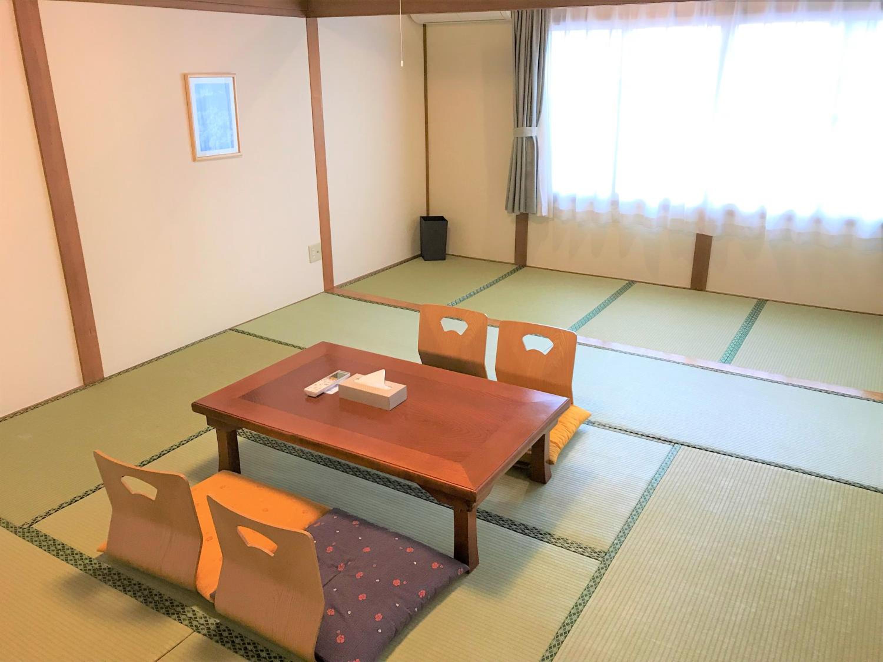 Basic Japanese-Style Room with Mt.Fuji View 3-5 adult photo 3