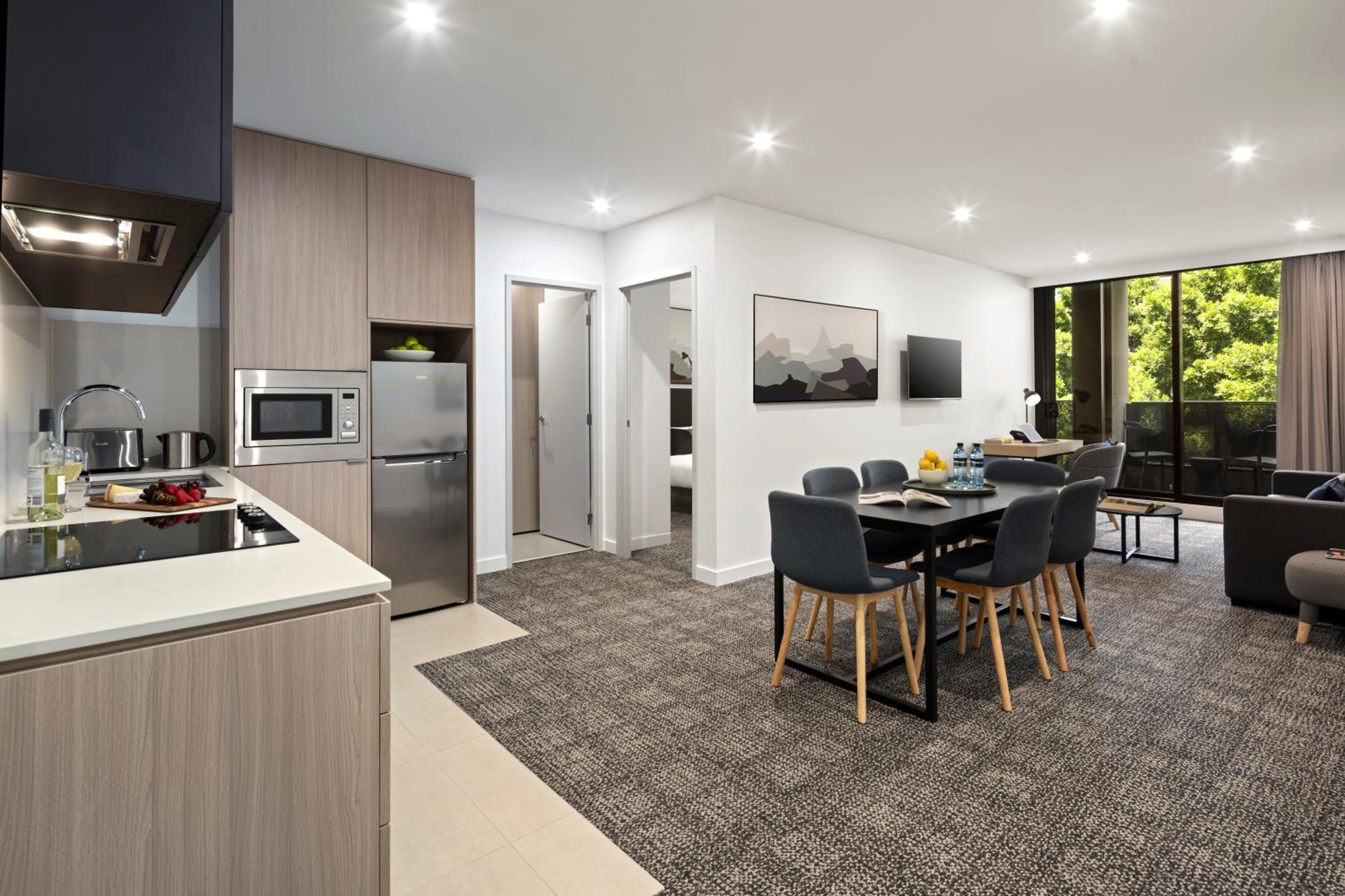 One-Bedroom Apartment thumbnail 5