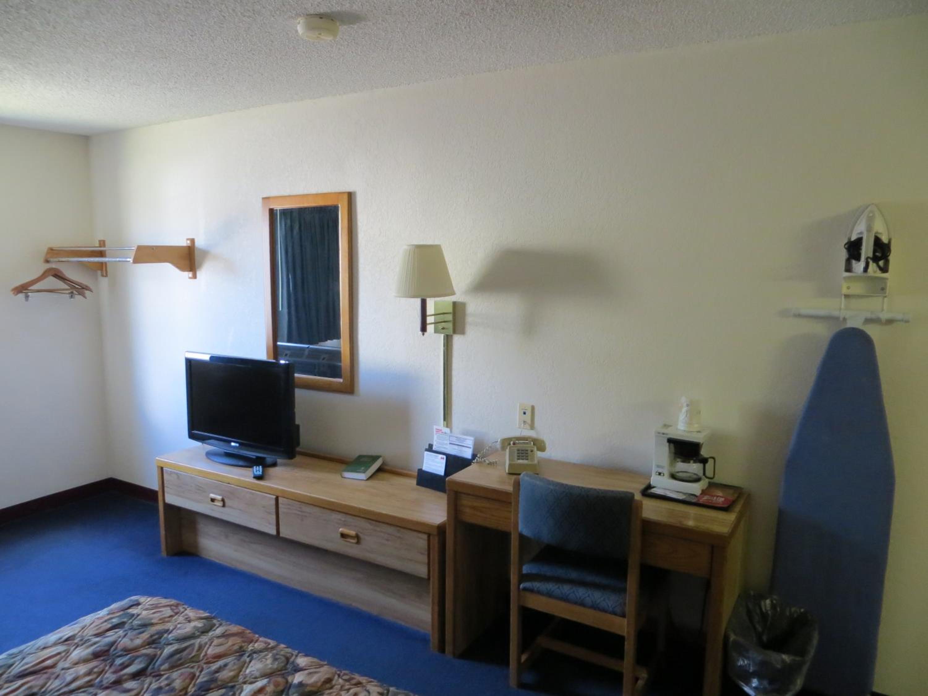 King Room - Non-Smoking - Photo 1