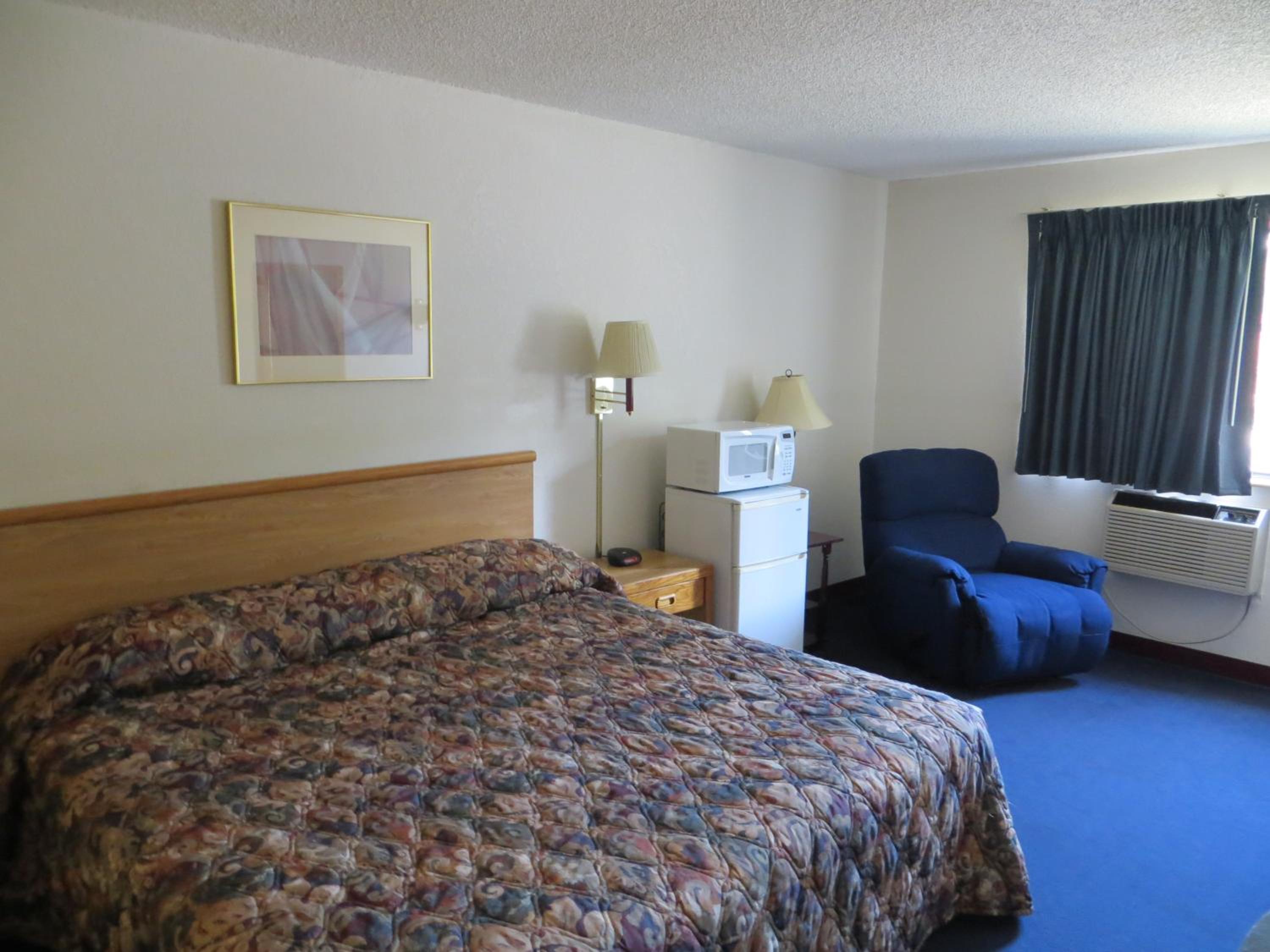 King Room - Non-Smoking - Photo 4