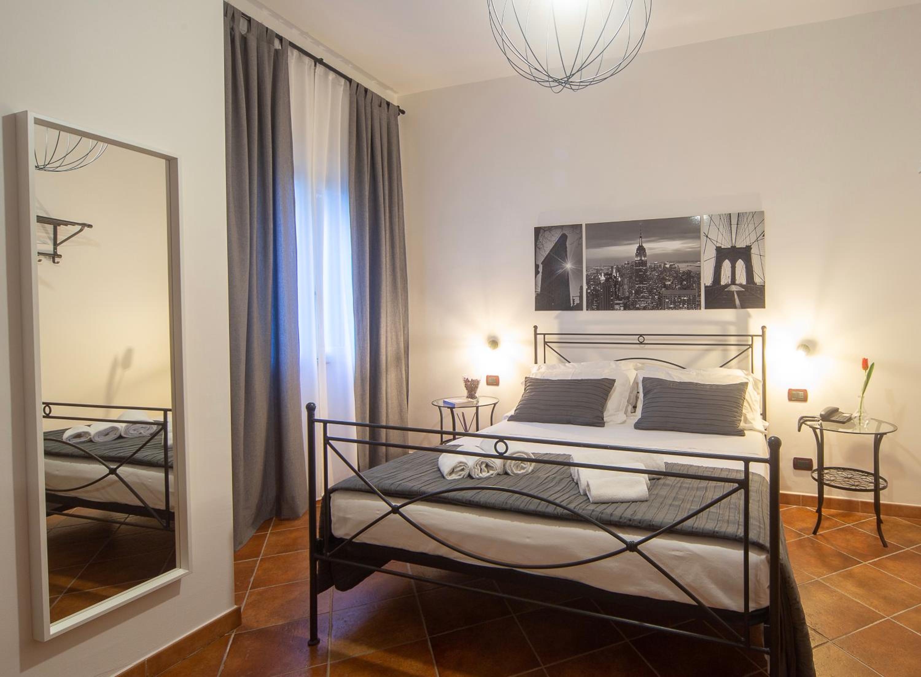Standard Double Room - Photo 7