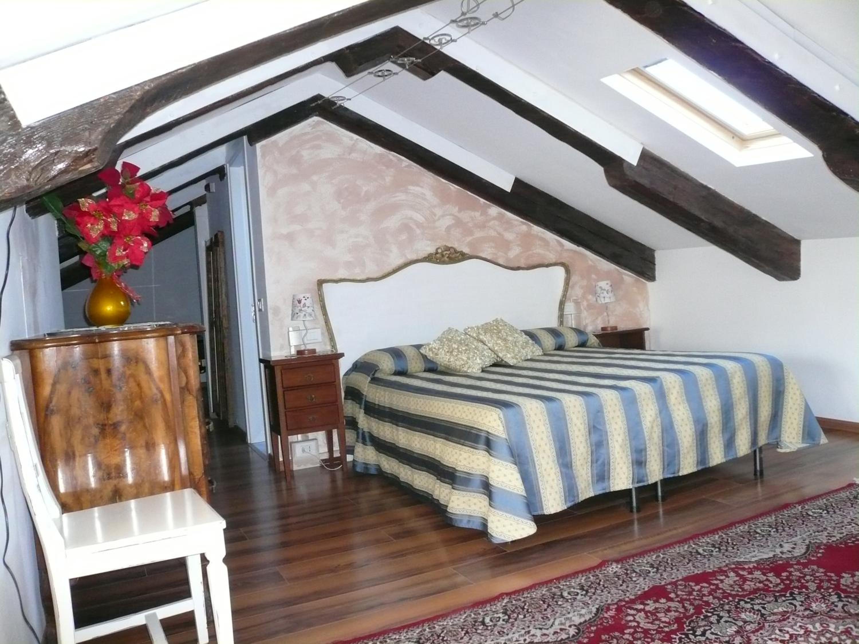 Family Room with Private Bathroom photo 2