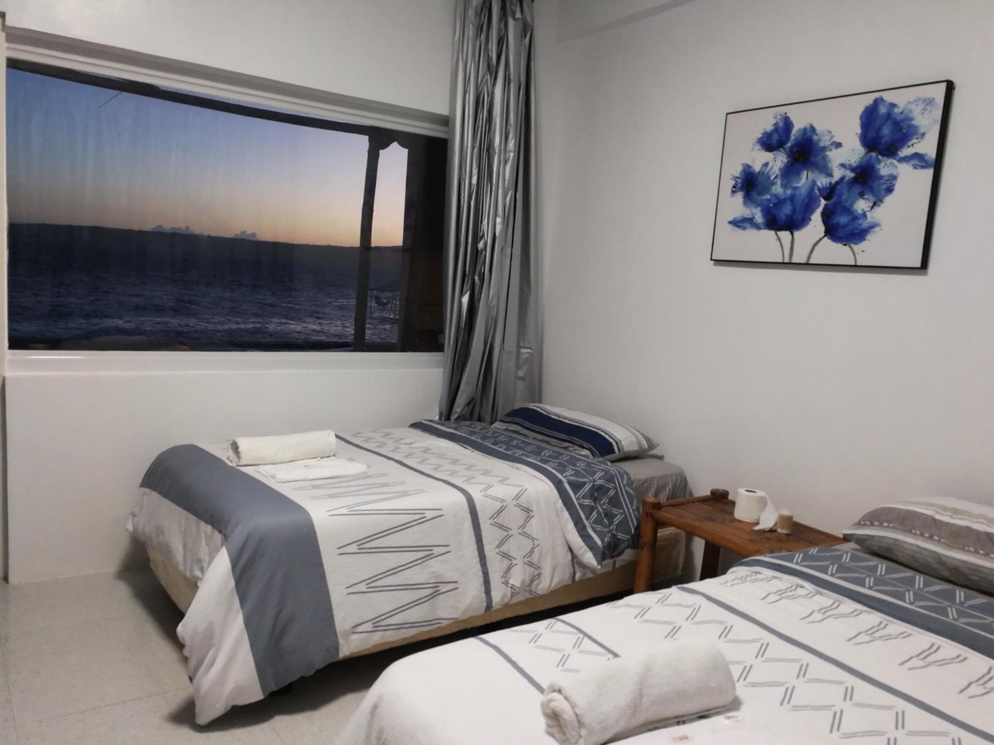 Standard Twin Room with Sea View - Photo 4