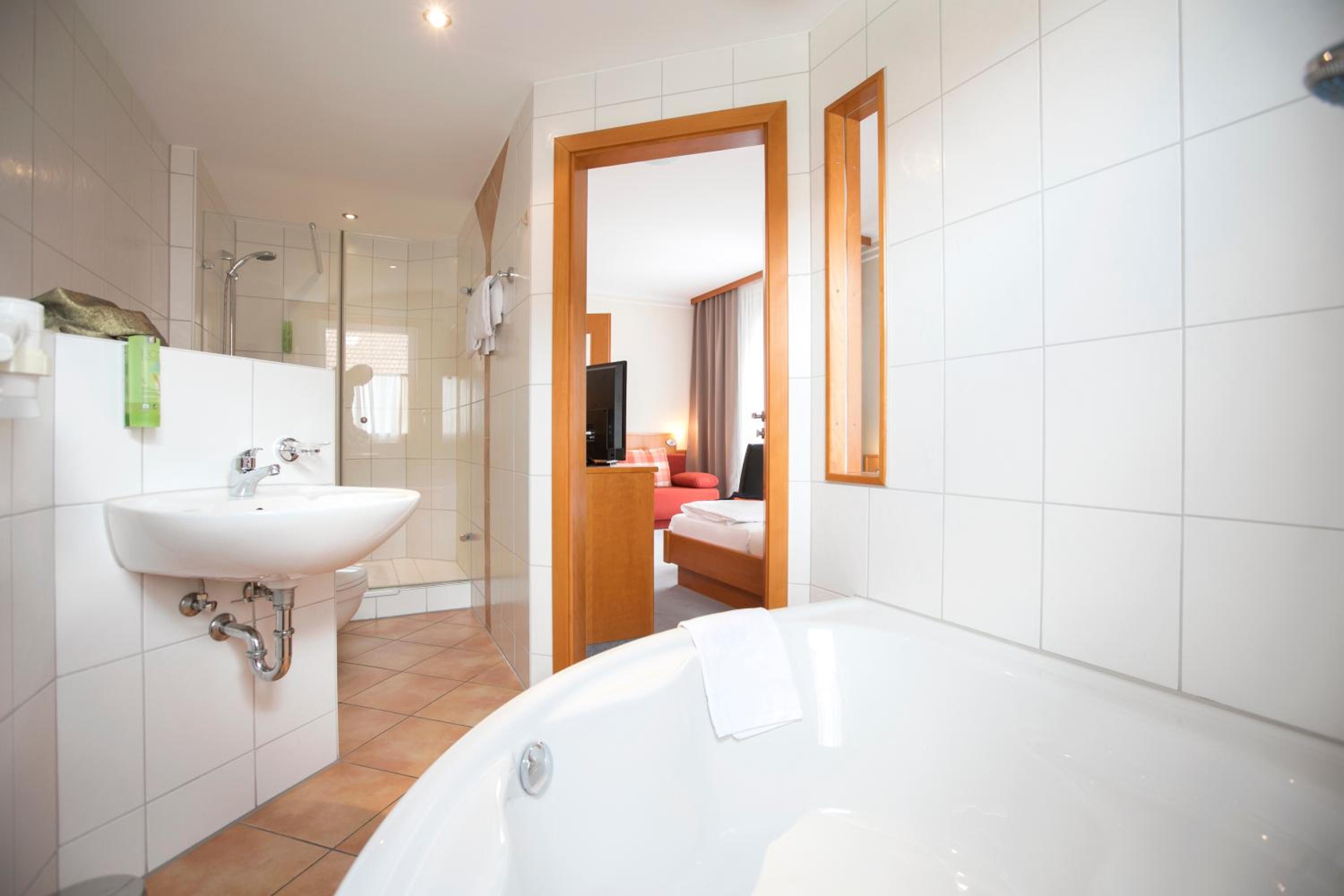 Classic Quadruple Room - Photo 10