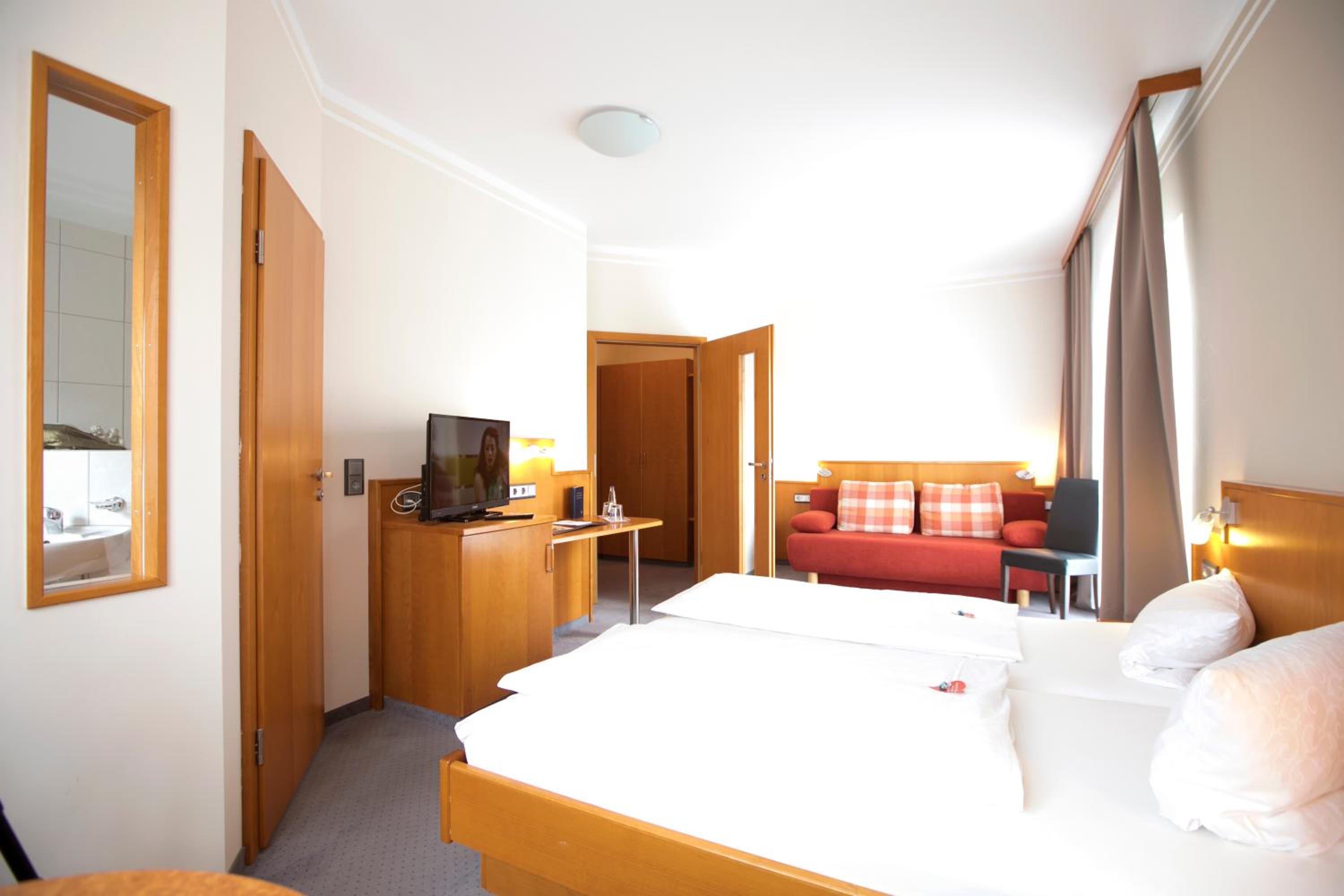 Classic Quadruple Room - Photo 1