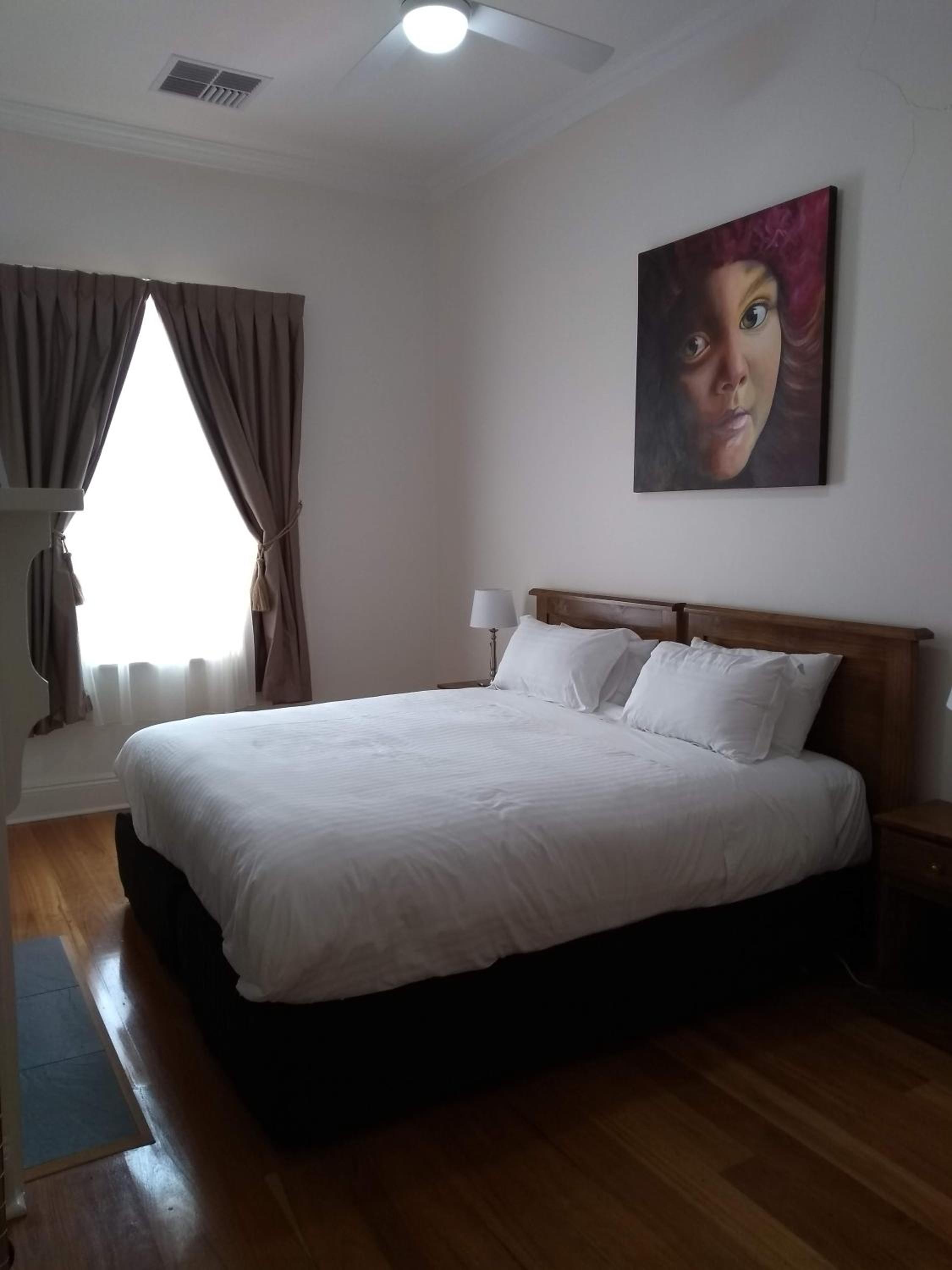 Three-Bedroom House photo 3