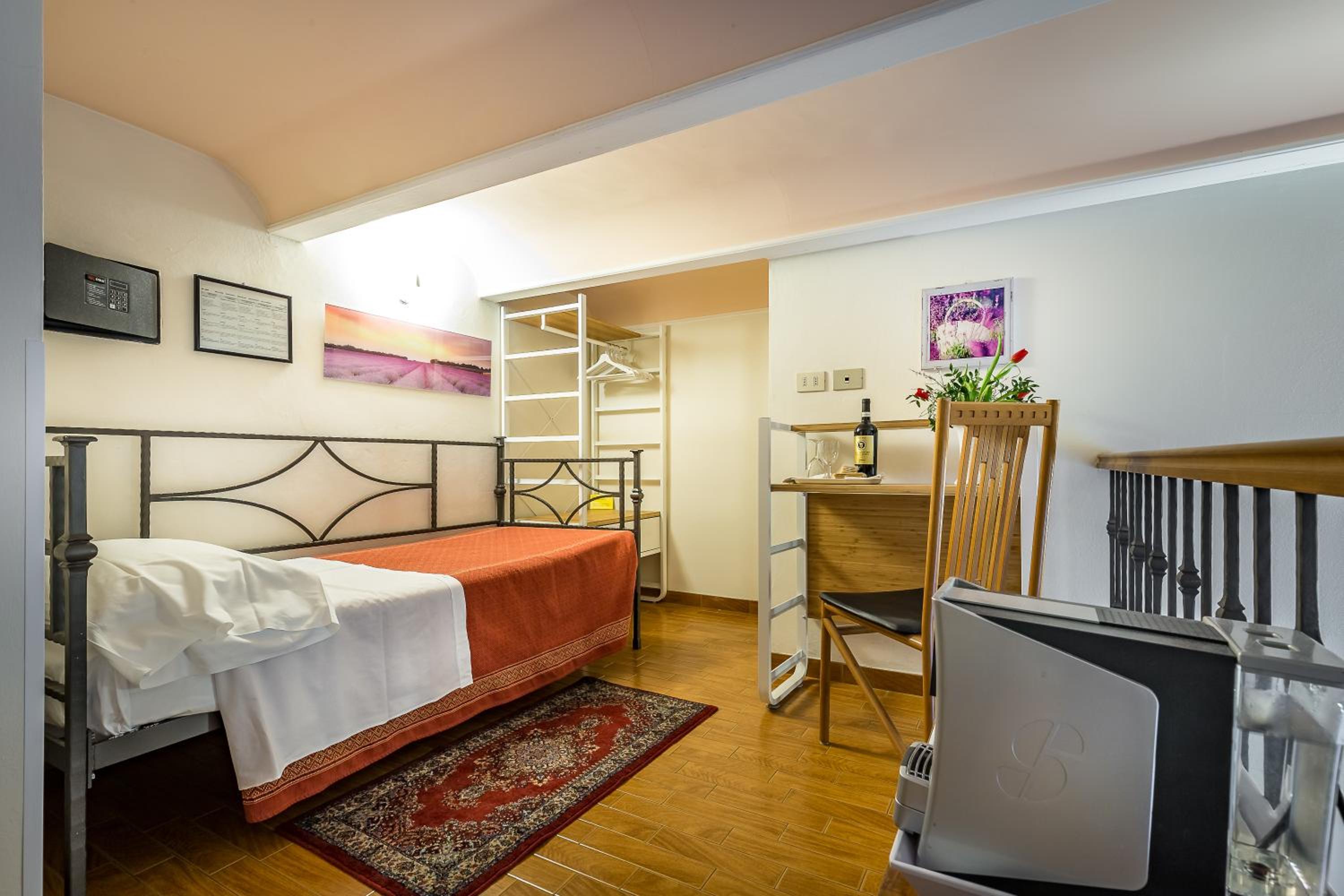 Triple Room - Photo 9