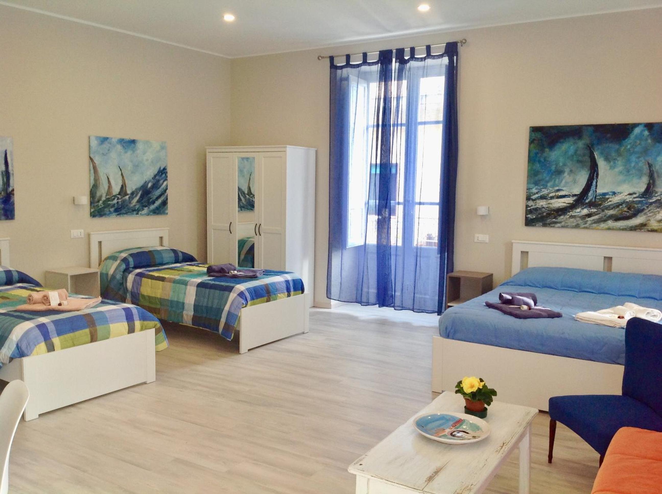 Quadruple Room with Private Bathroom - Photo 9