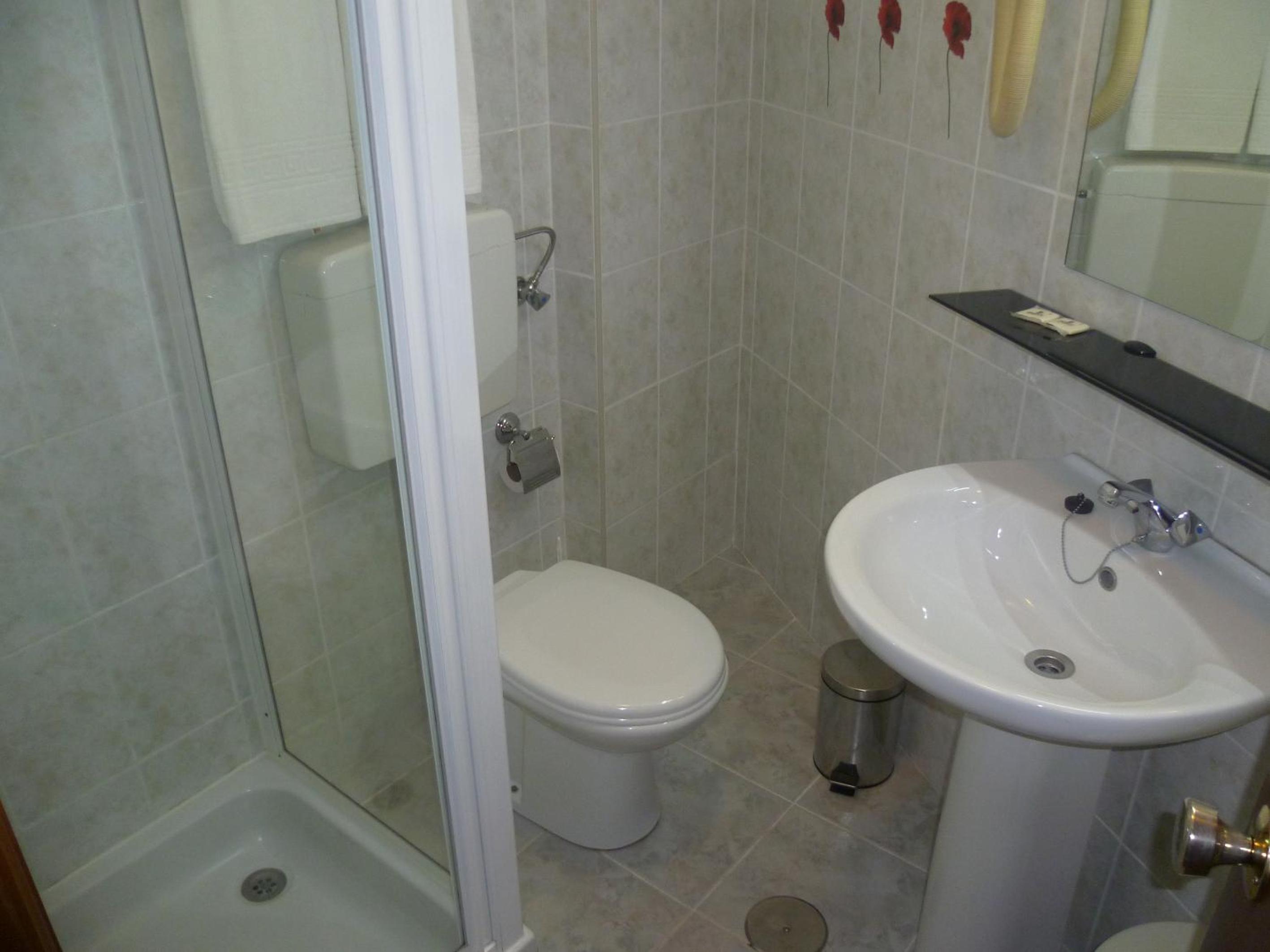 Double Room (1 Double Bed) - Photo 2