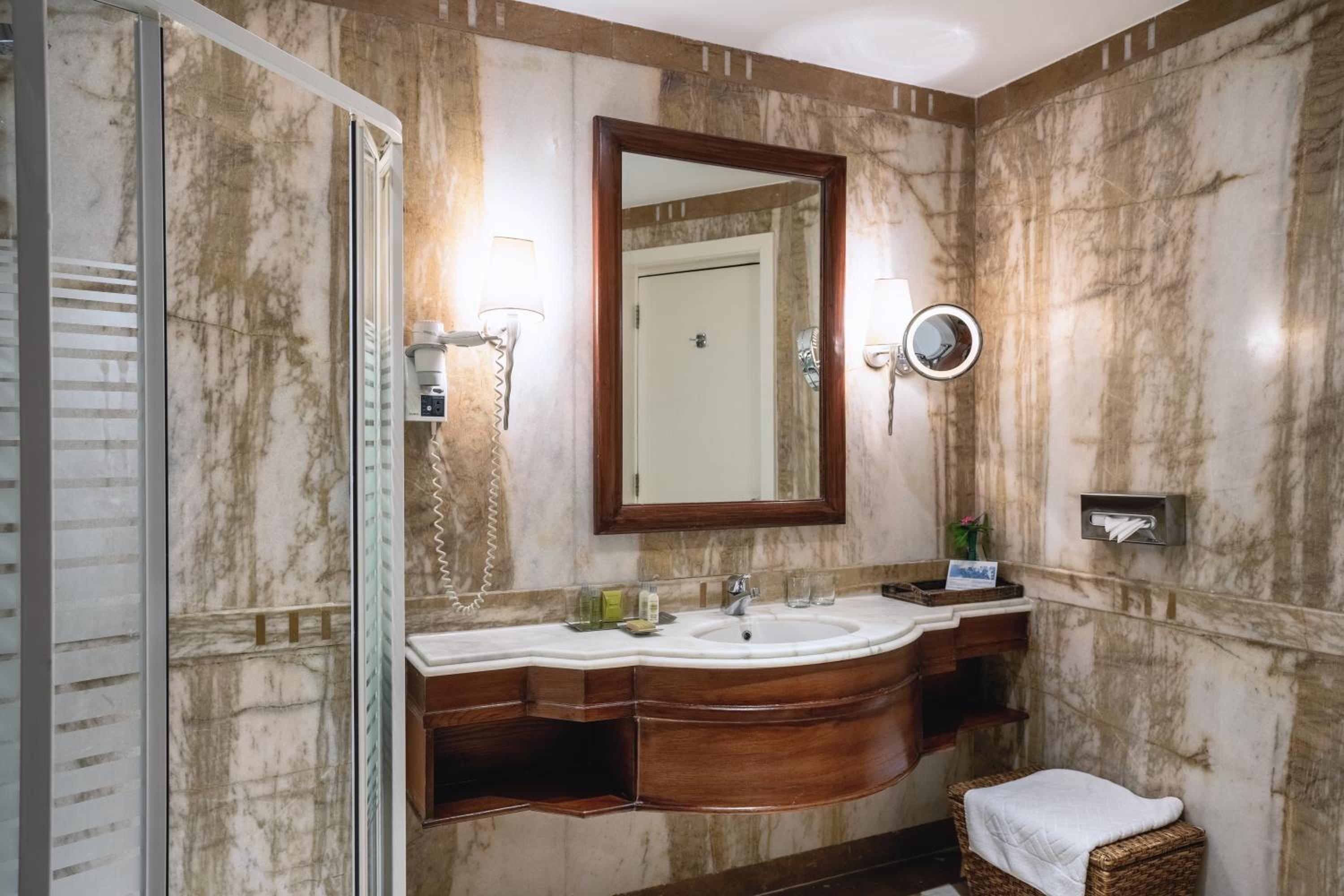Royal Suite - Photo 2