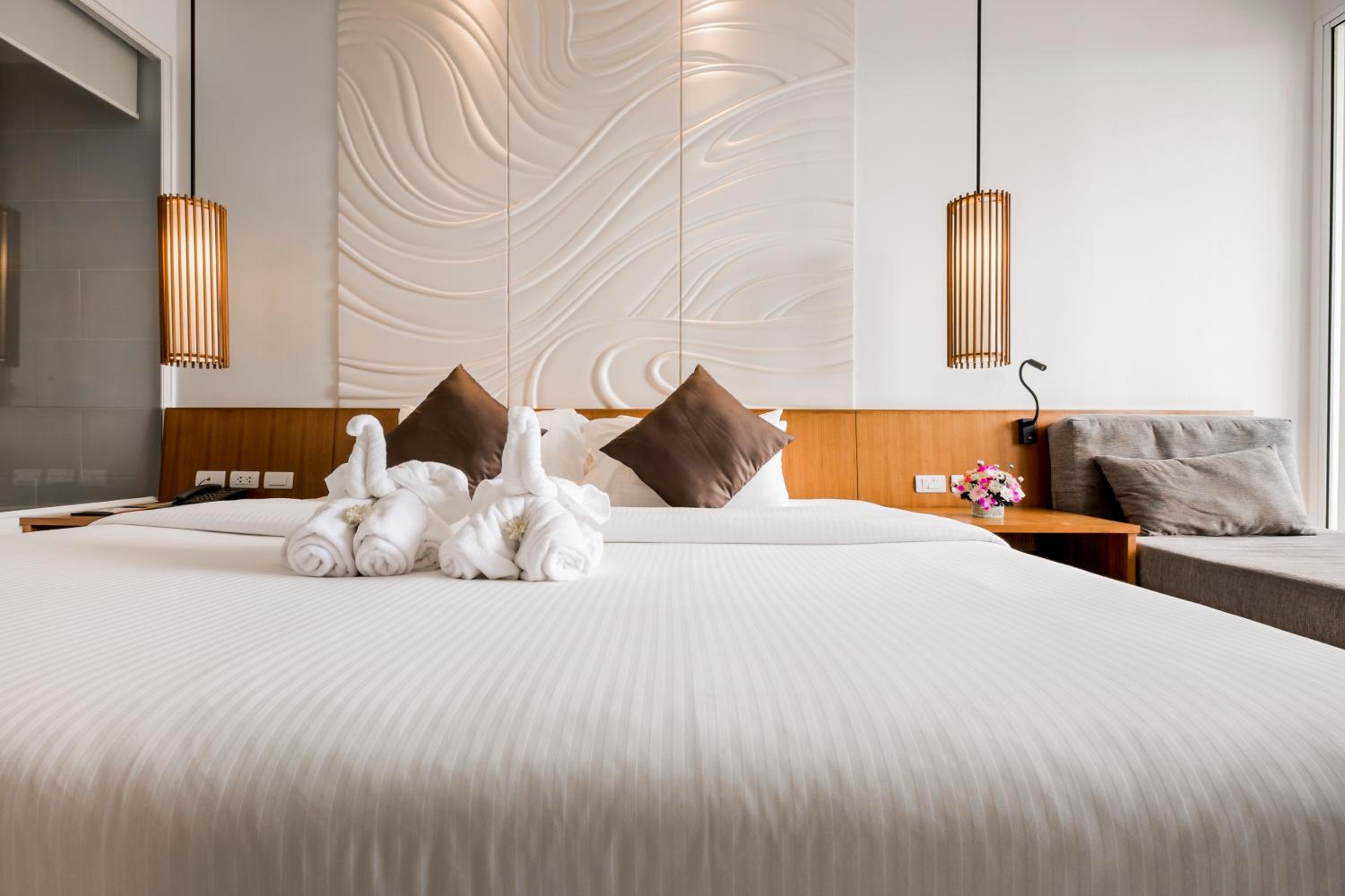 Deluxe Double or Twin Room - Photo 11