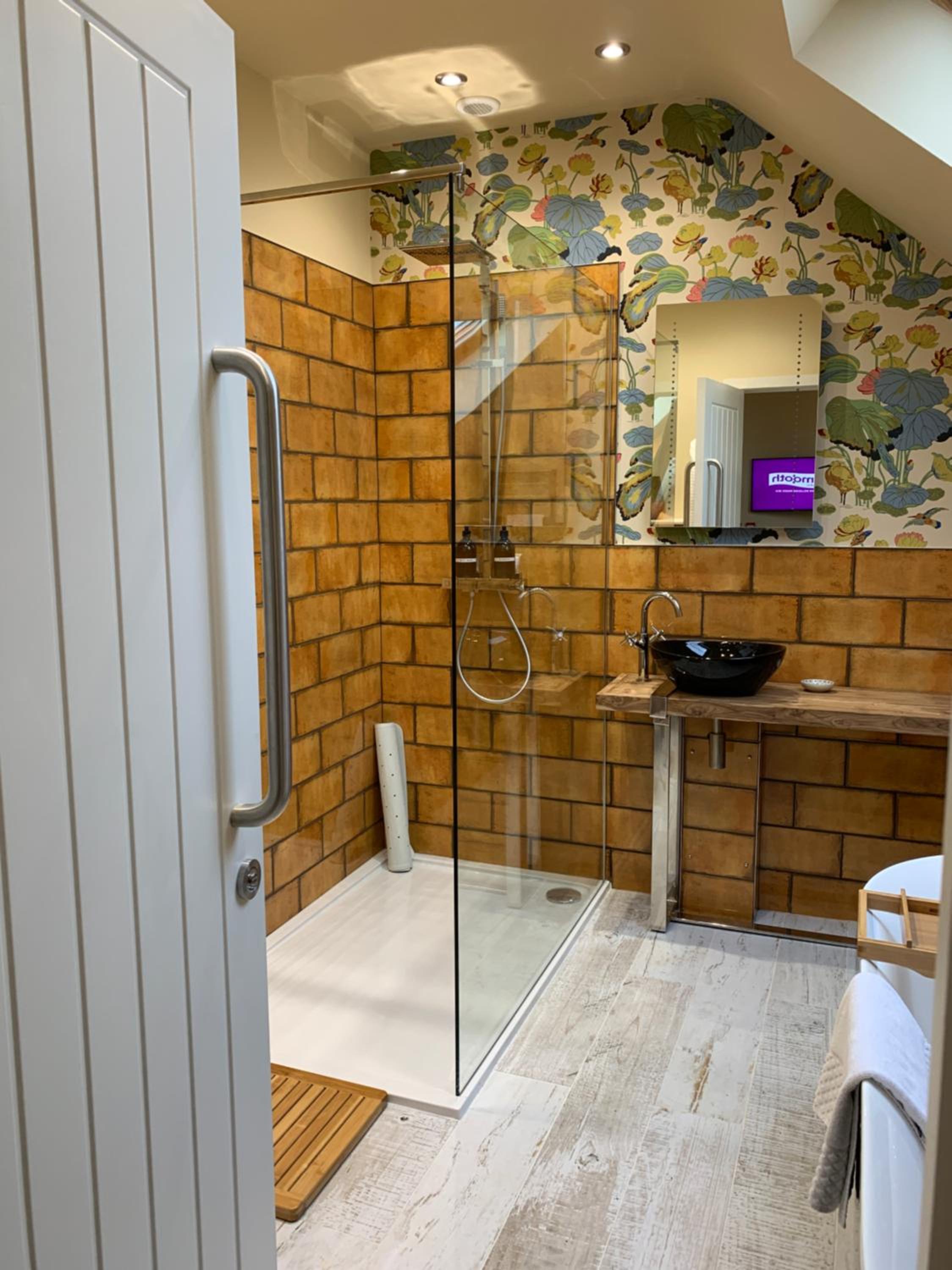 Deluxe Double or Twin Room - Photo 9