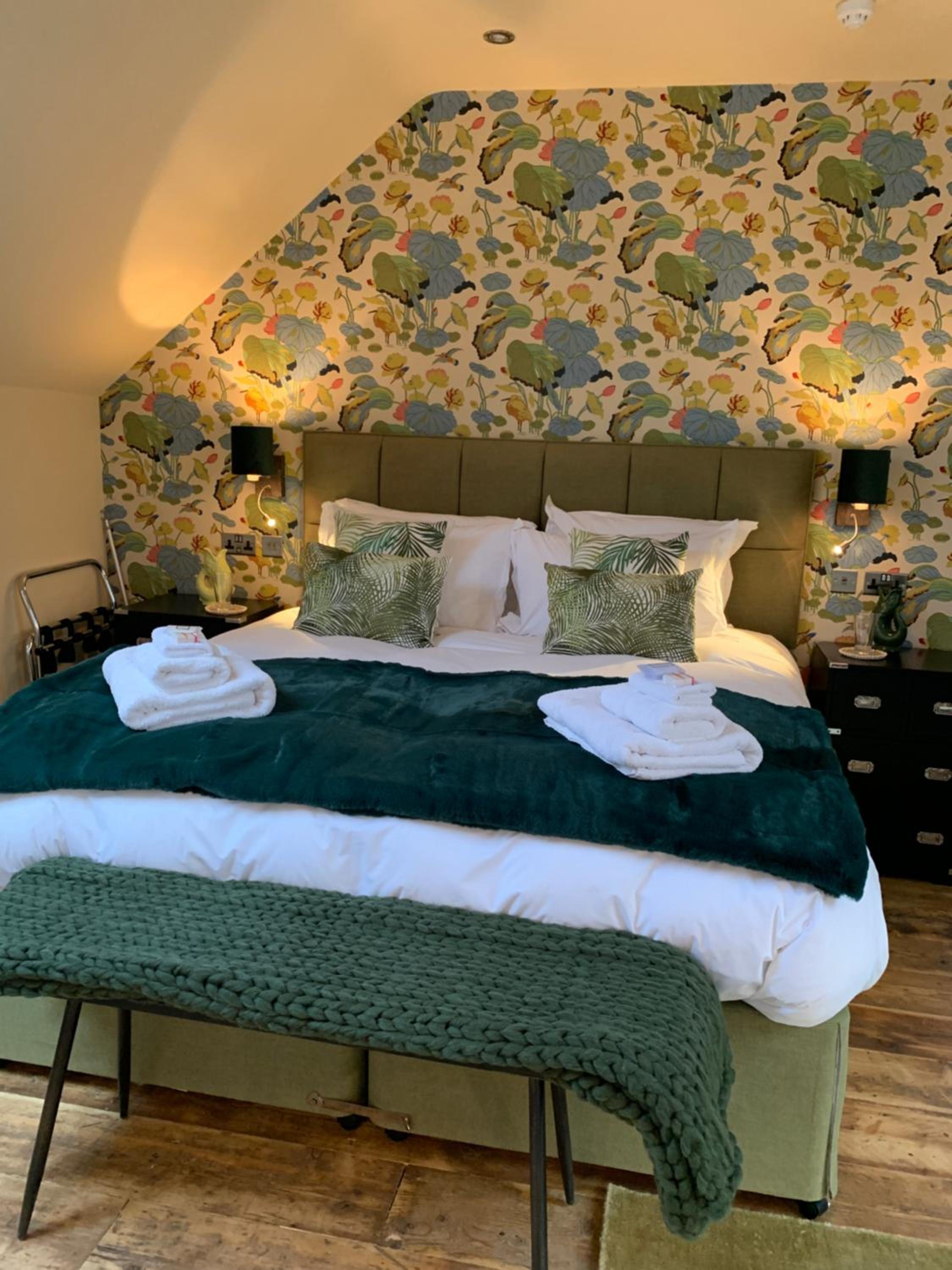 Deluxe Double or Twin Room - Photo 11