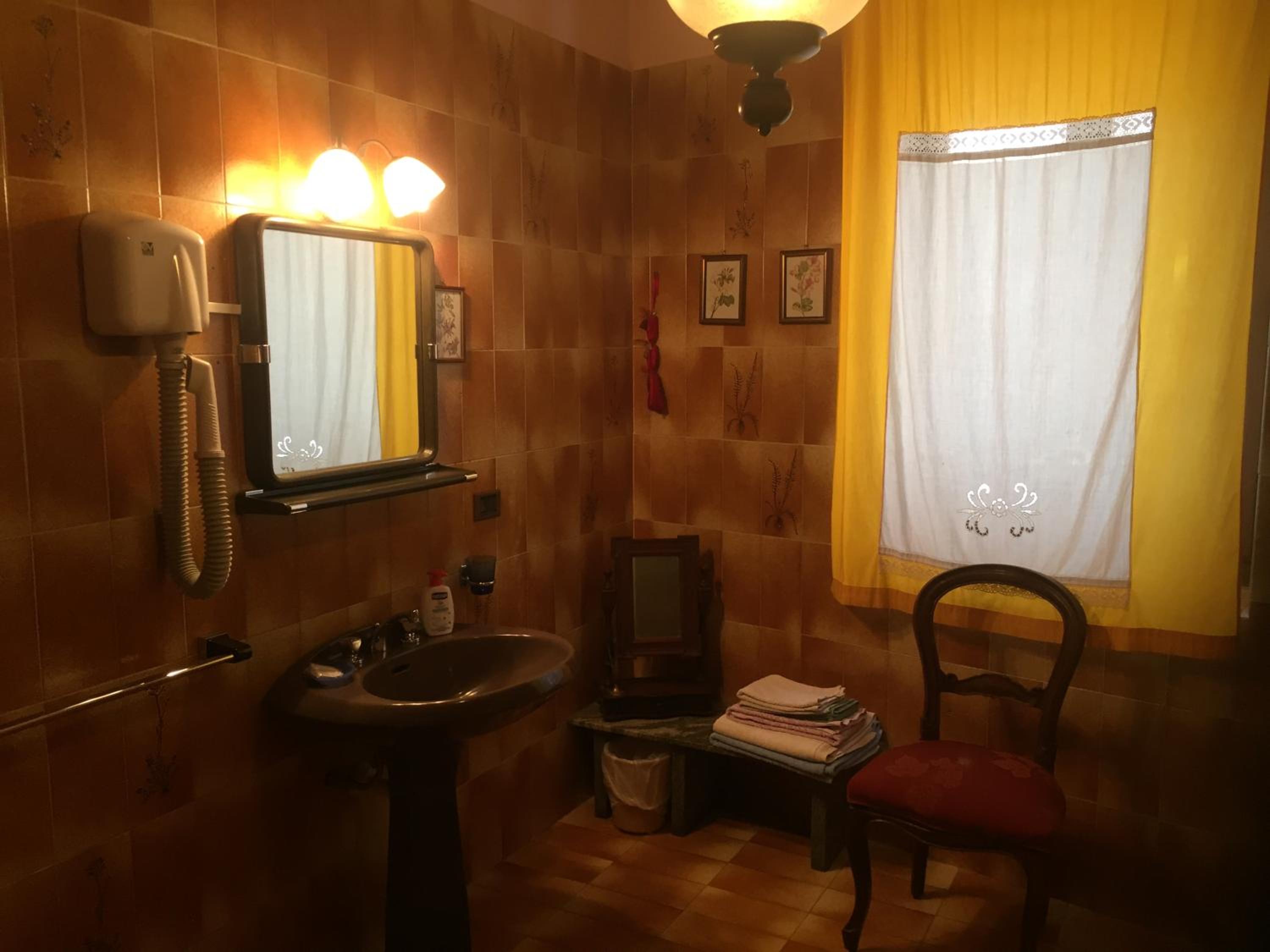 Twin Room with Private External Bathroom - Photo 5