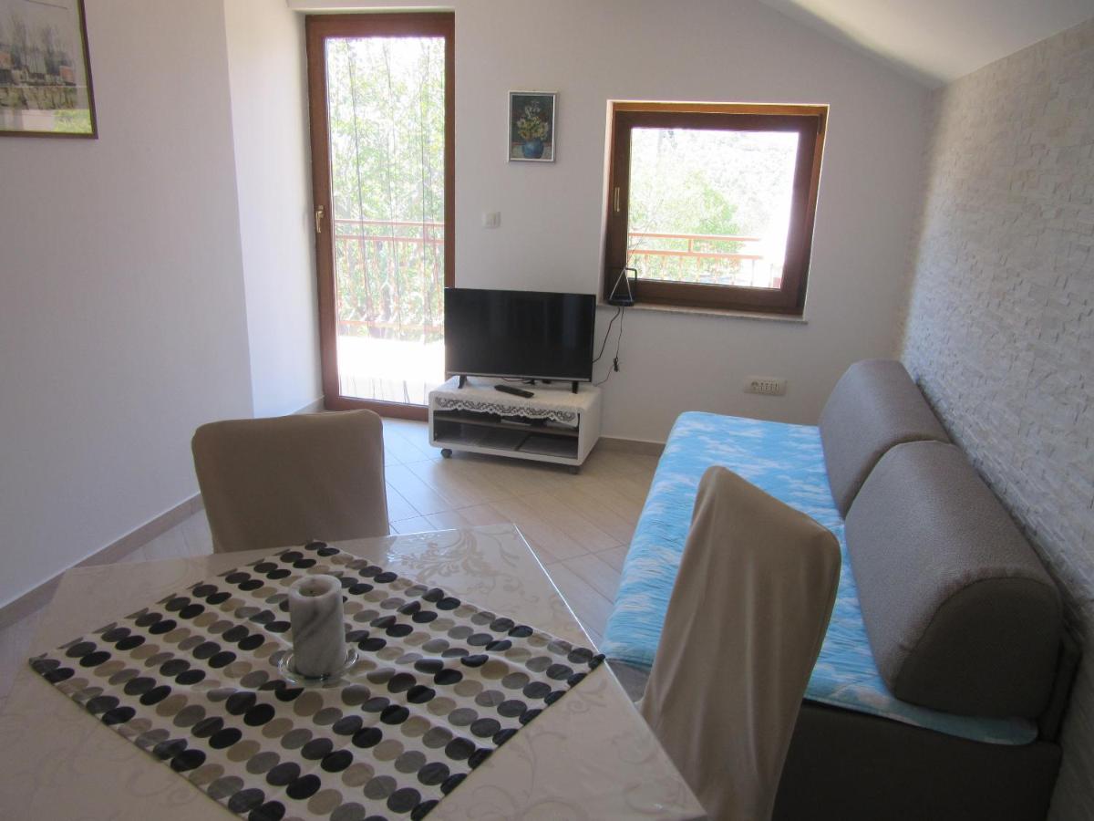 Apartment with Balcony - Photo 18