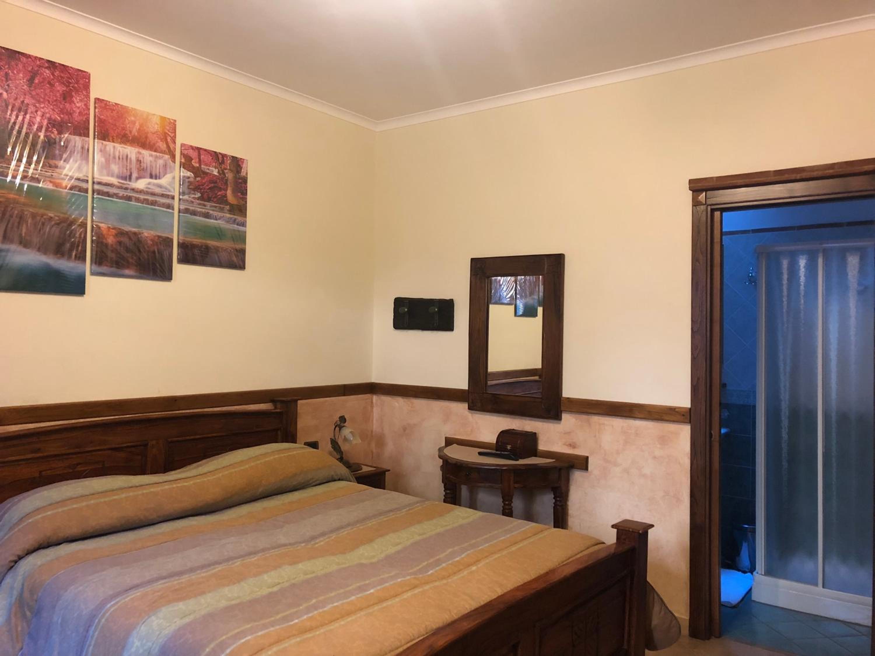 Economy Double Room photo 3