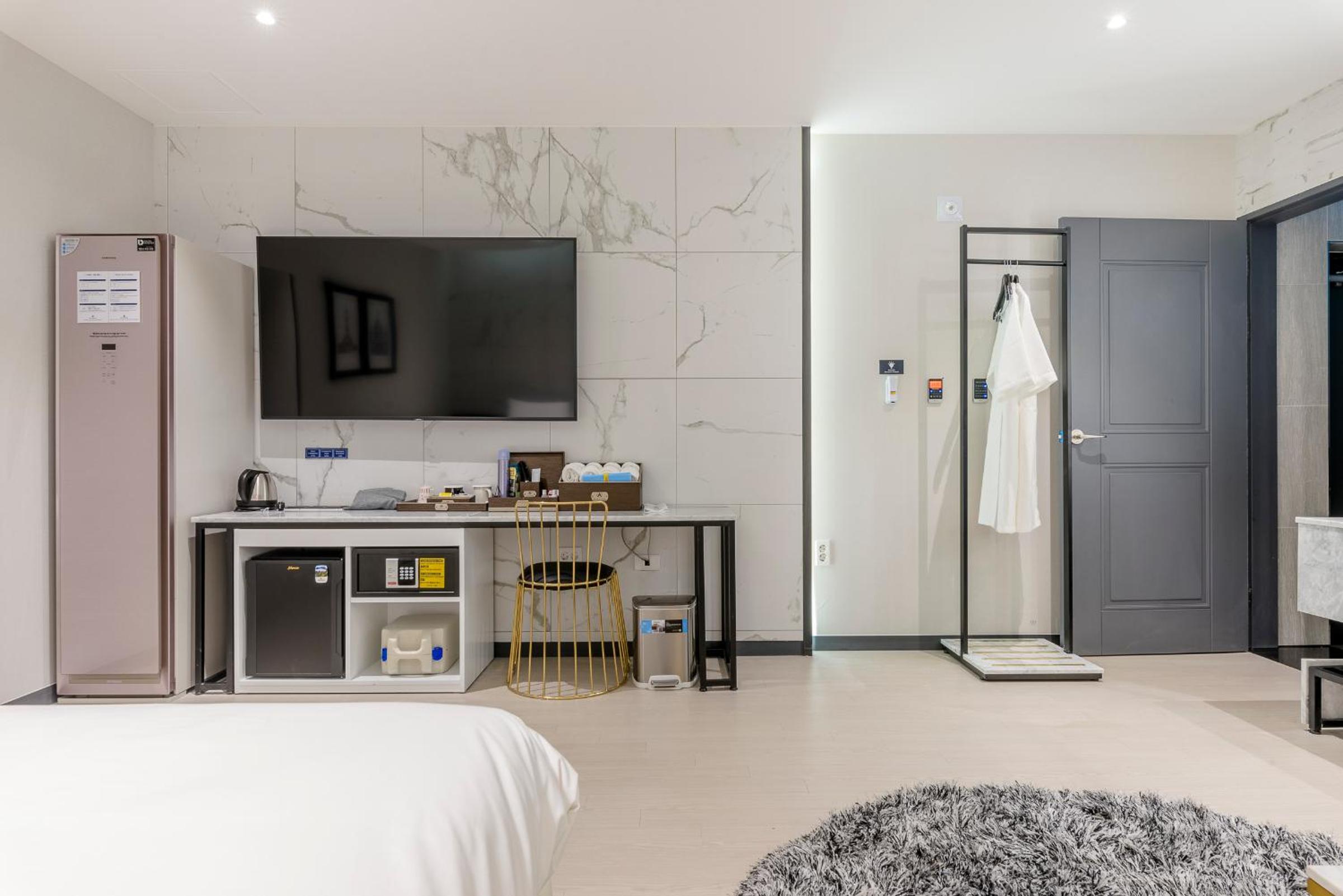 Standard Double Room - Photo 6