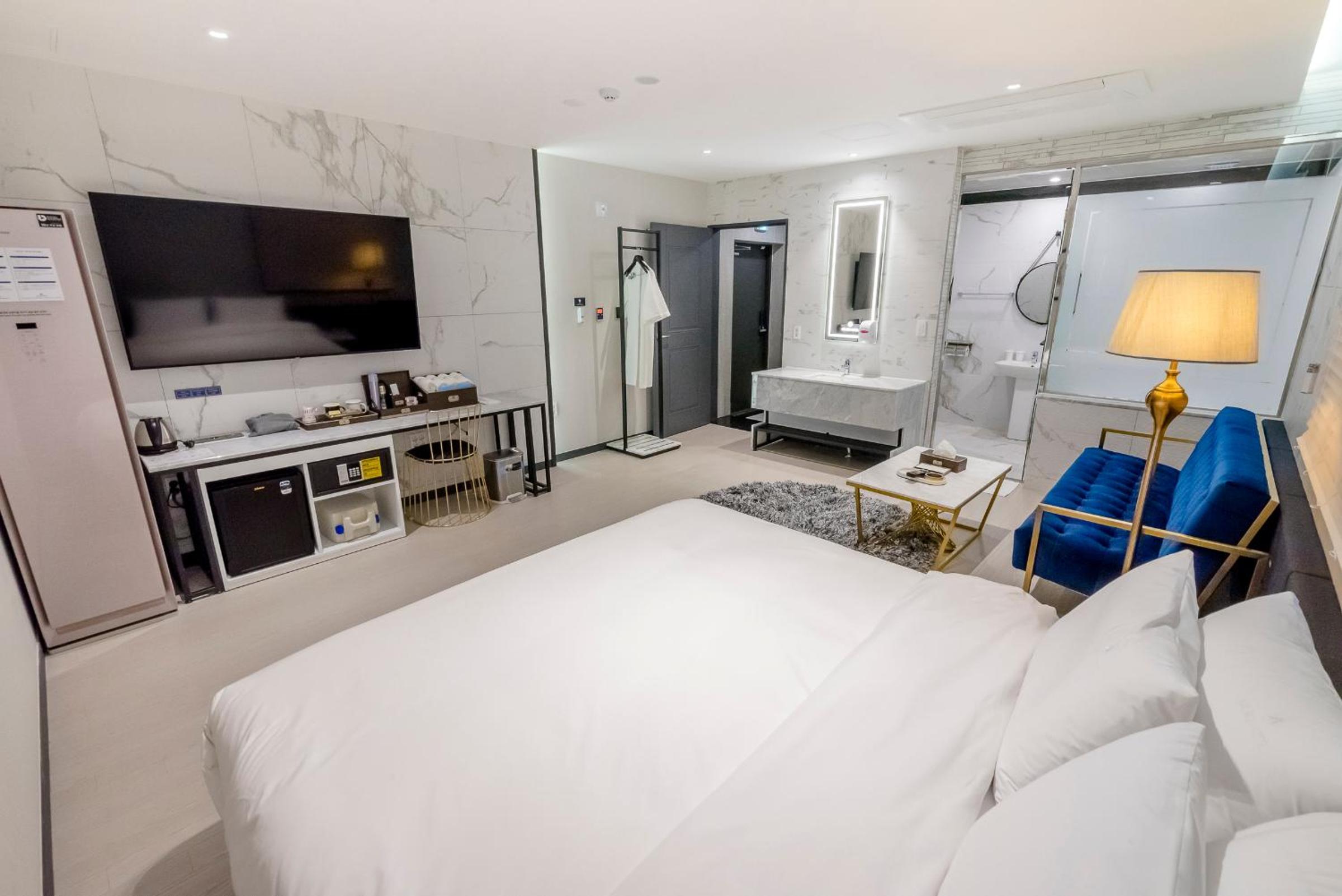 Standard Double Room - Photo 5
