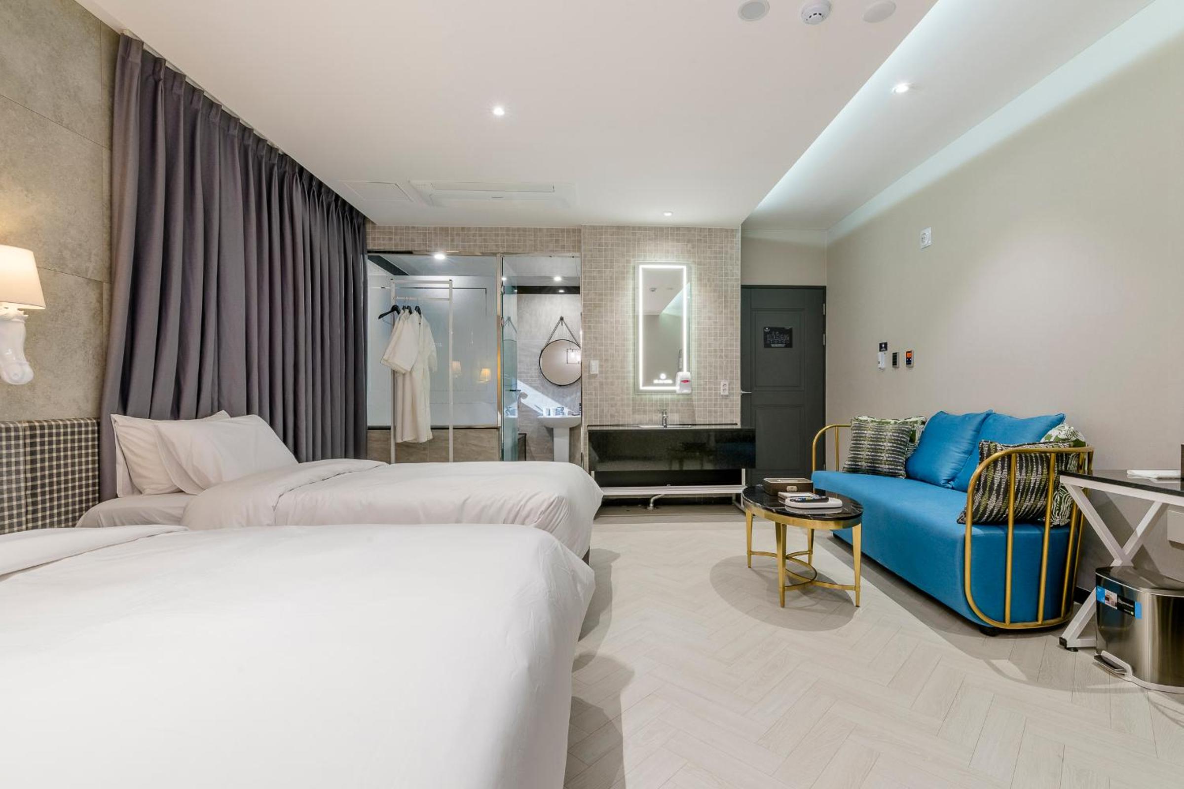 Twin Room - Photo 1