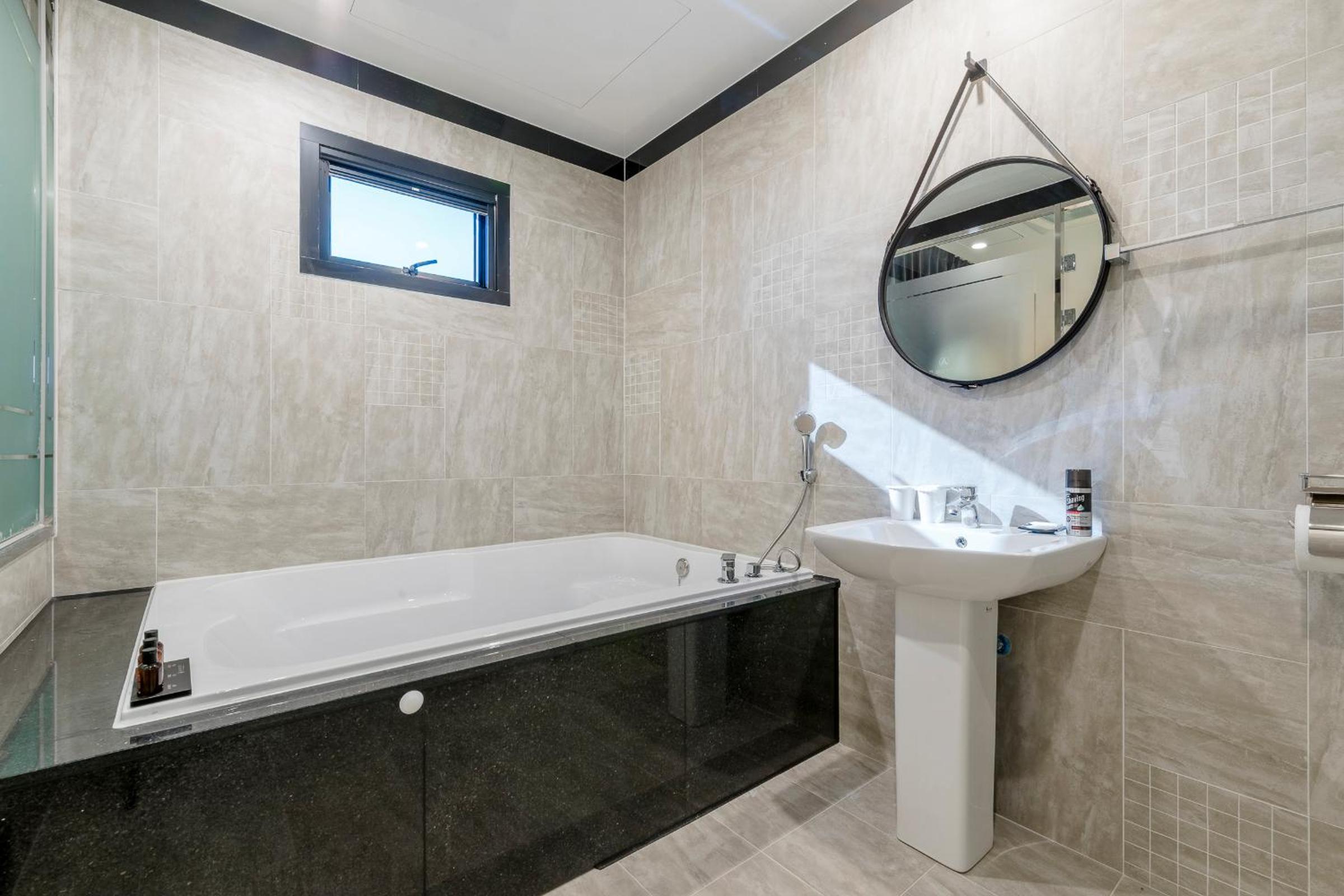 Twin Room - Photo 2