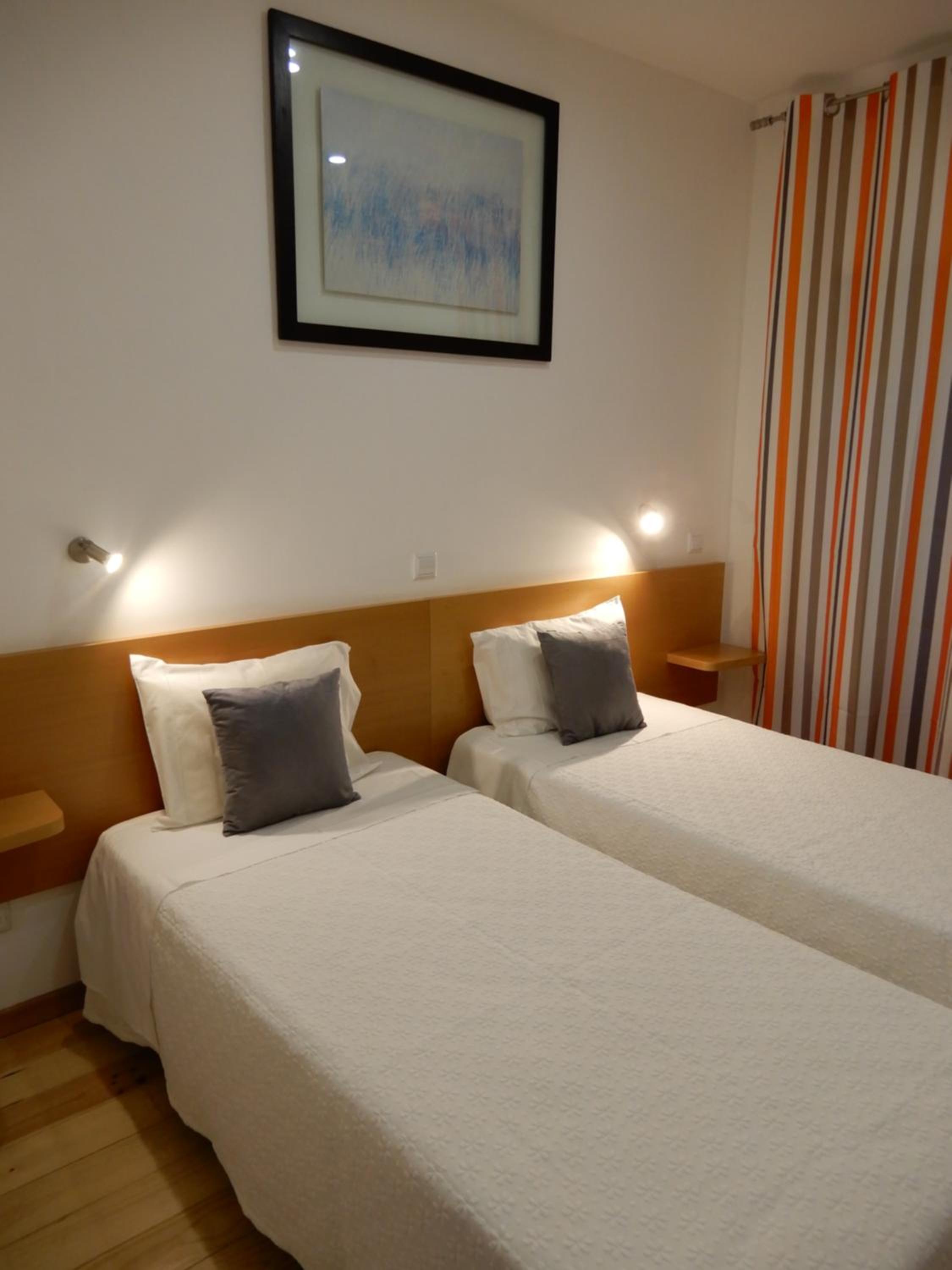 Twin Room with Private Bathroom - Photo 1