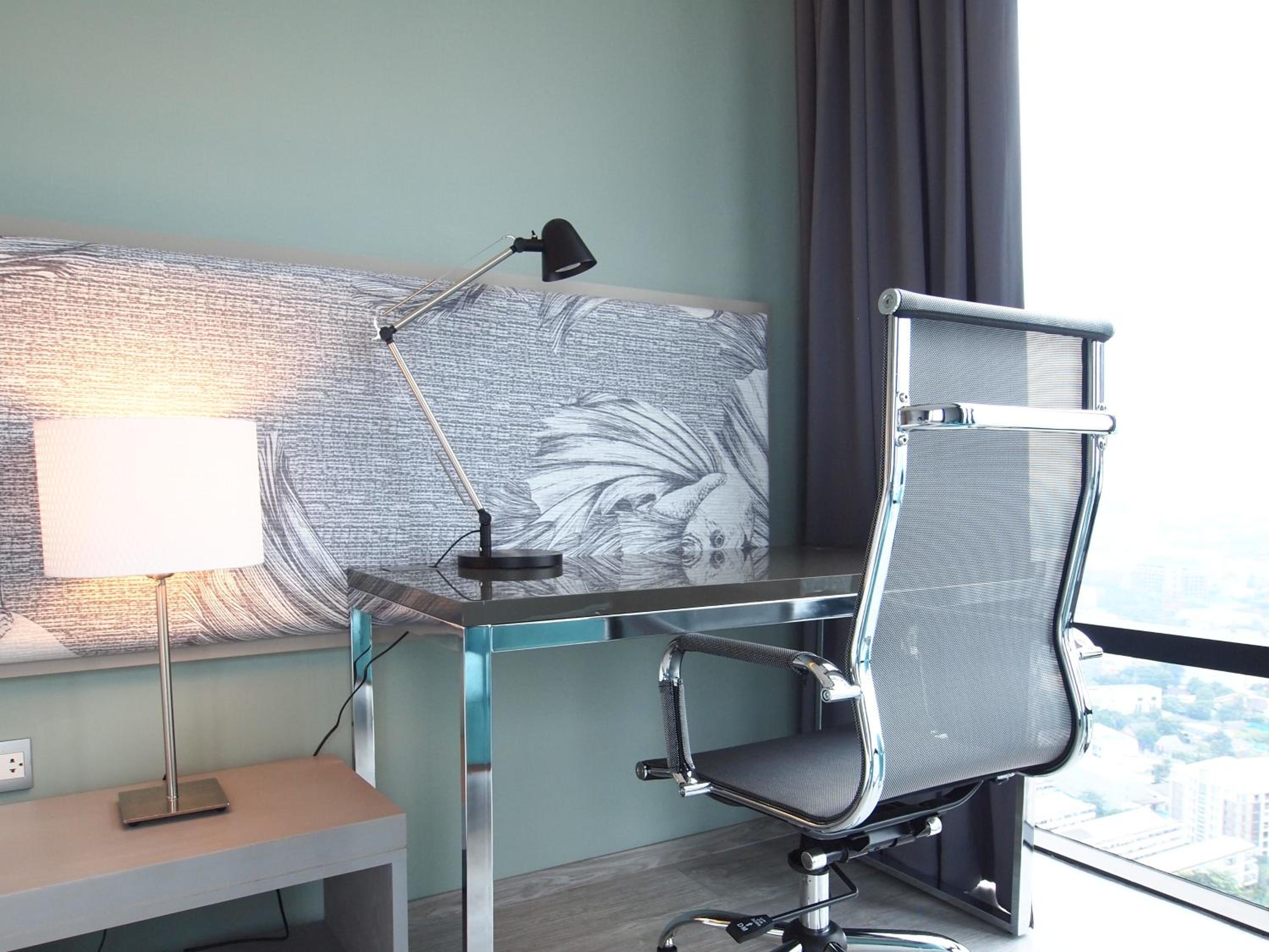 Deluxe Room thumbnail 6