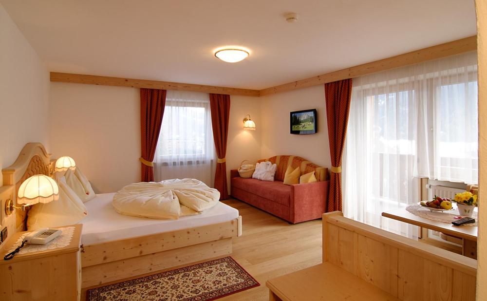 Superior Double Room with Balcony - Photo 2