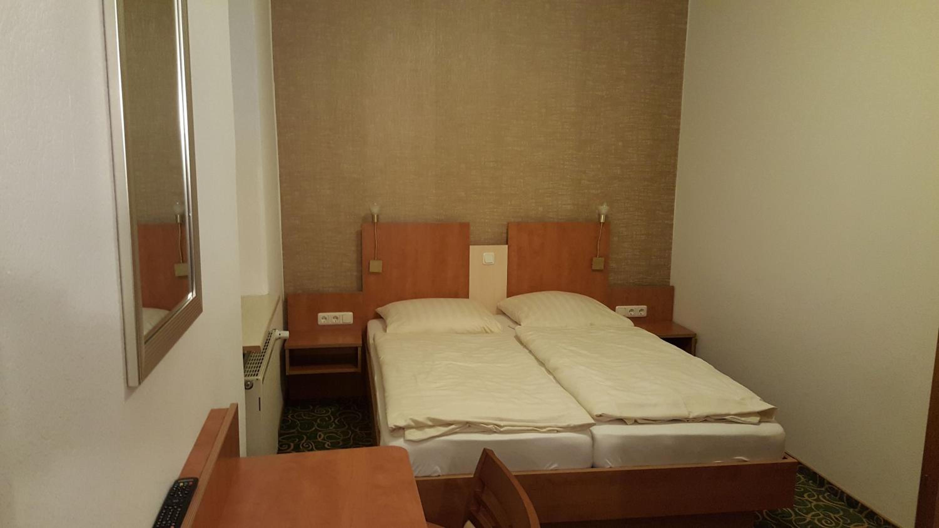 Budget Double Room - Photo 1