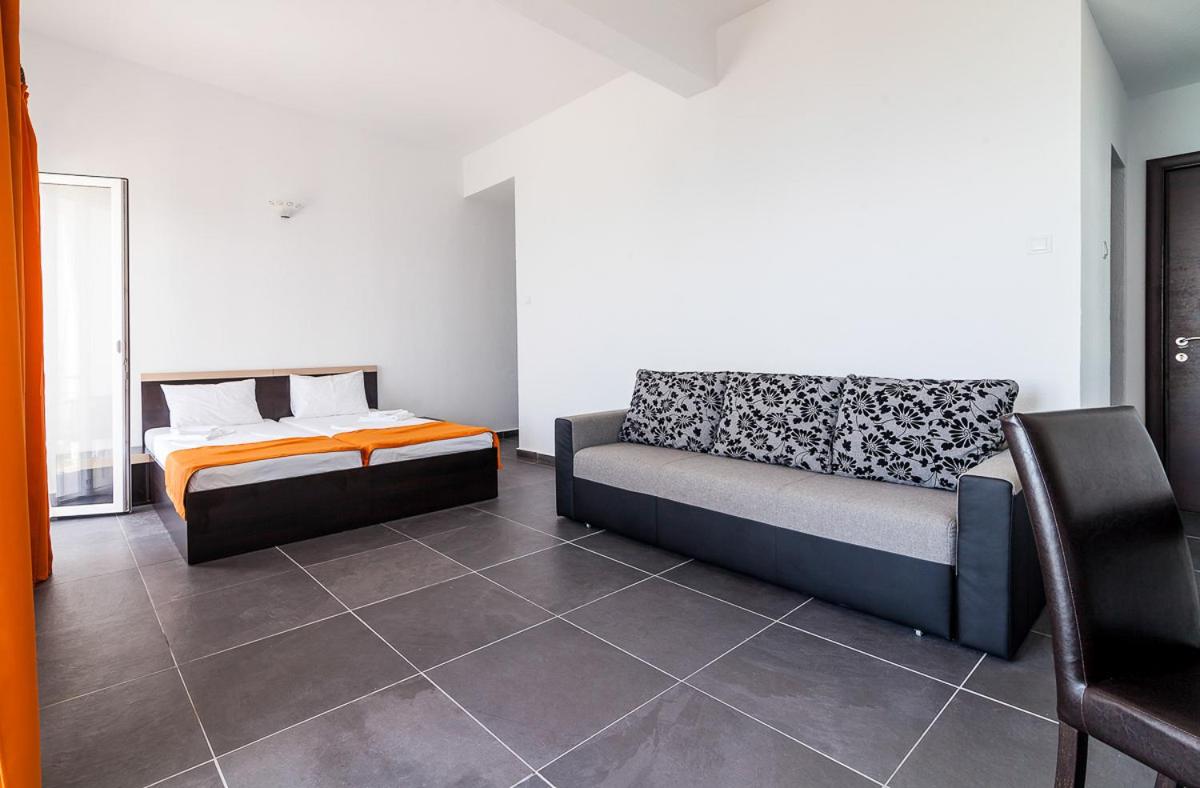 Superior Twin Room with Sea View - Photo 8