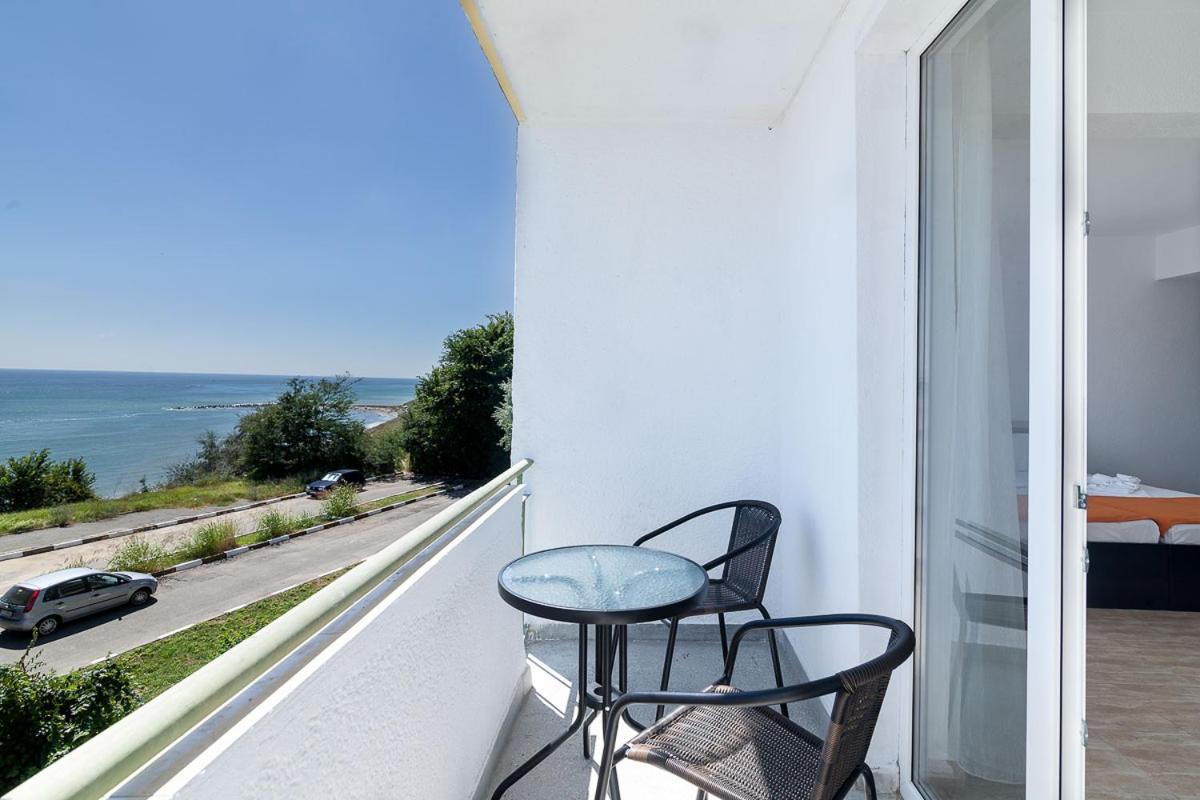 Superior Twin Room with Sea View - Photo 4