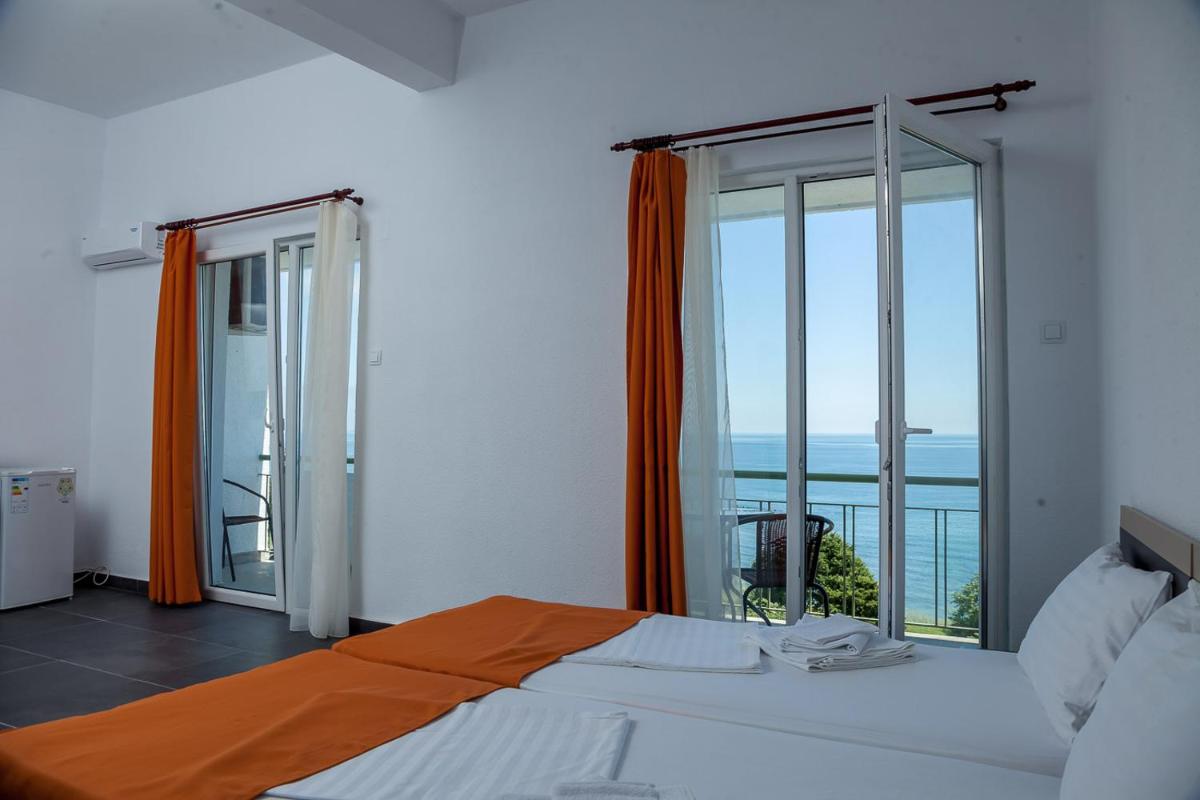 Superior Twin Room with Sea View - Photo 10