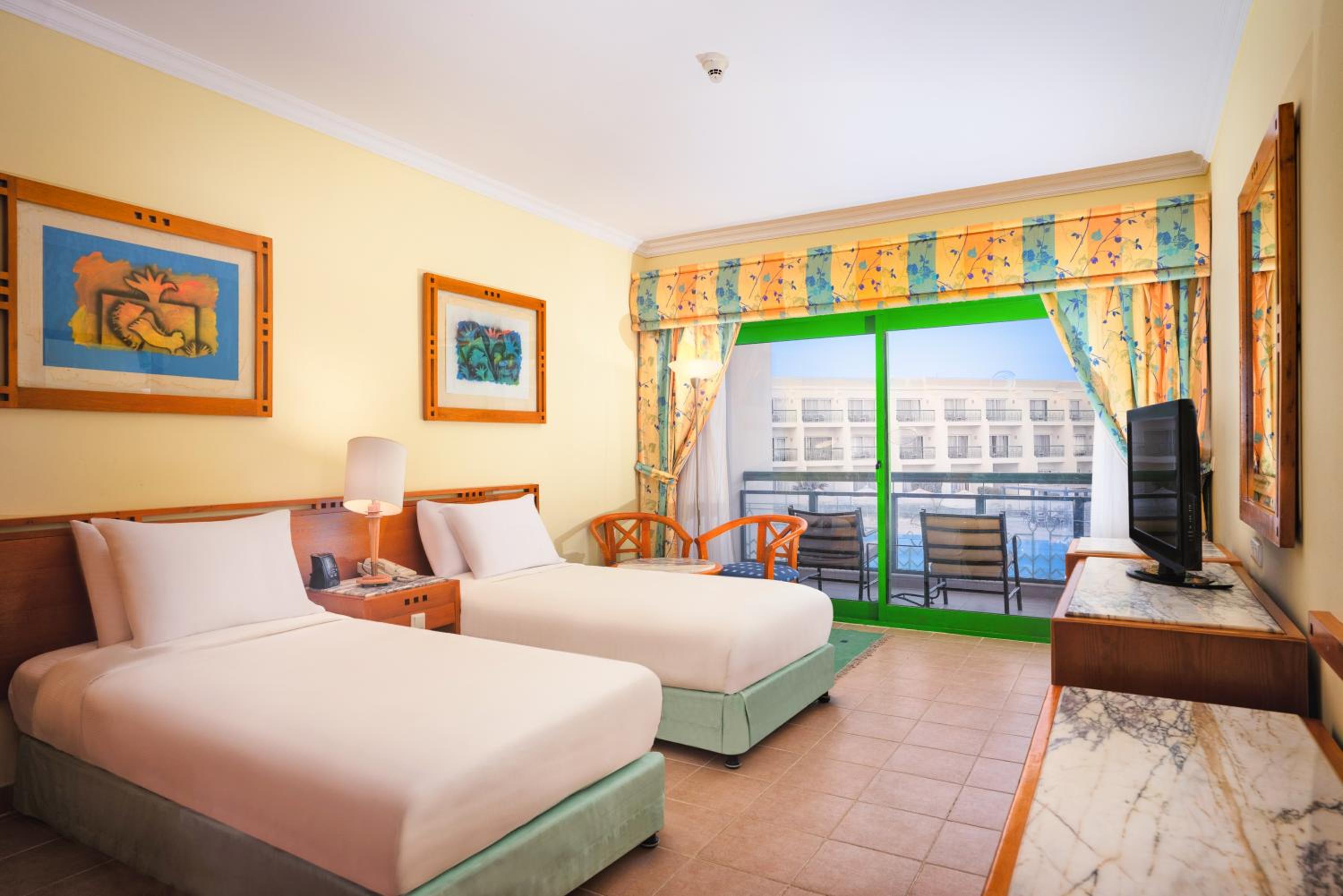Standard Twin Room - Photo 1