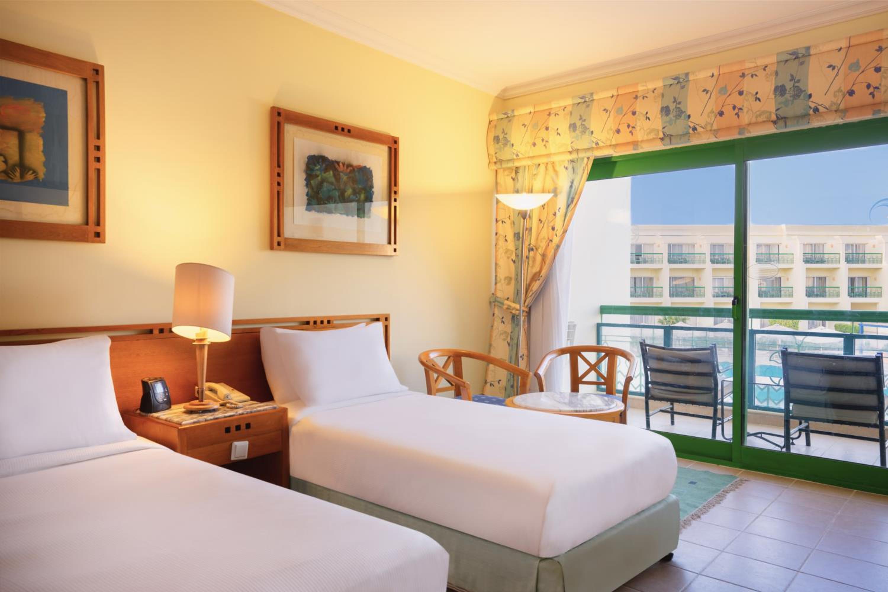 Standard Twin Room - Photo 5