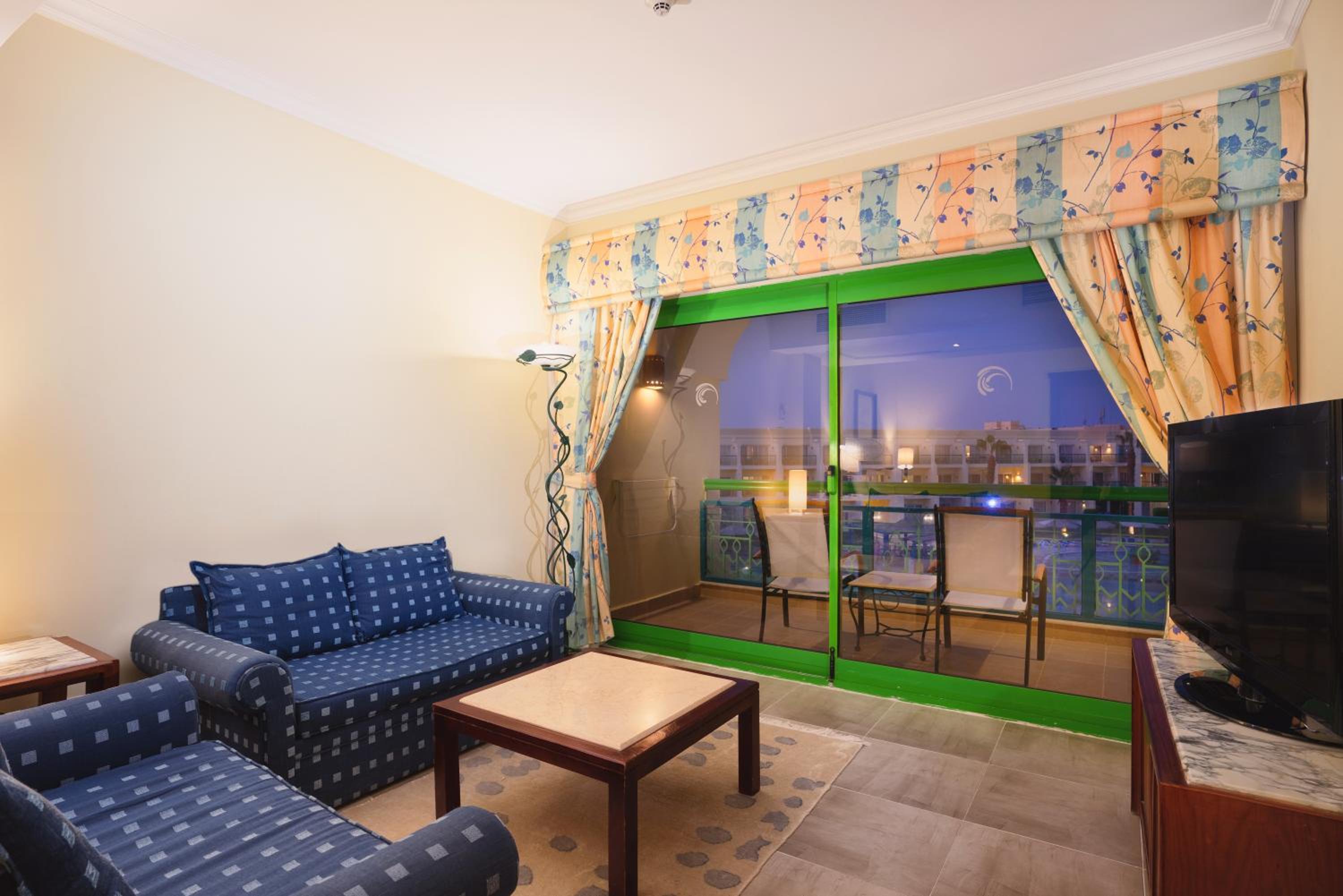 Diplomatic Suite - Photo 4