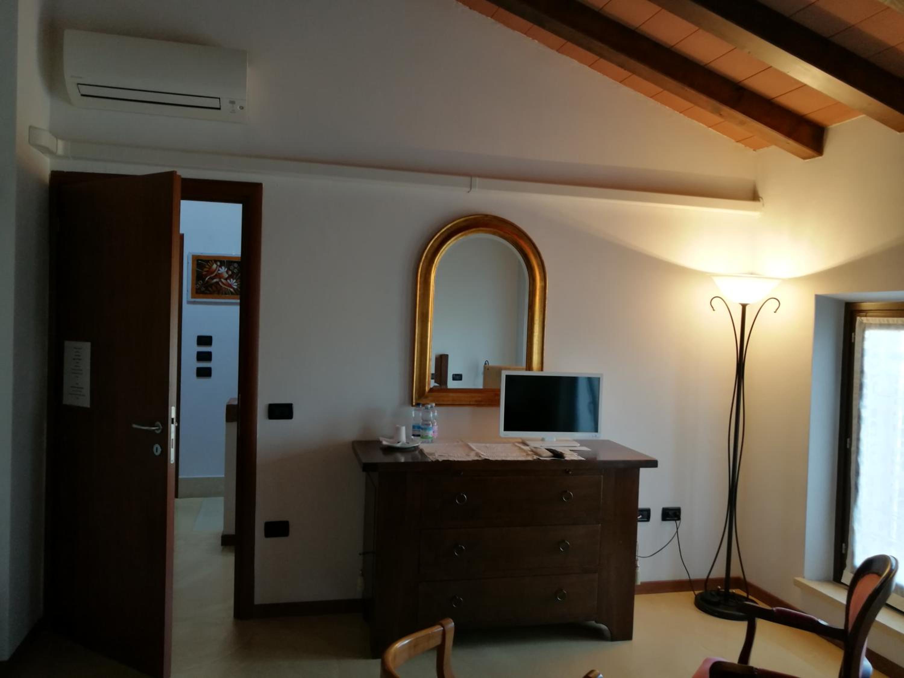 Quadruple Room with Private Bathroom photo 2