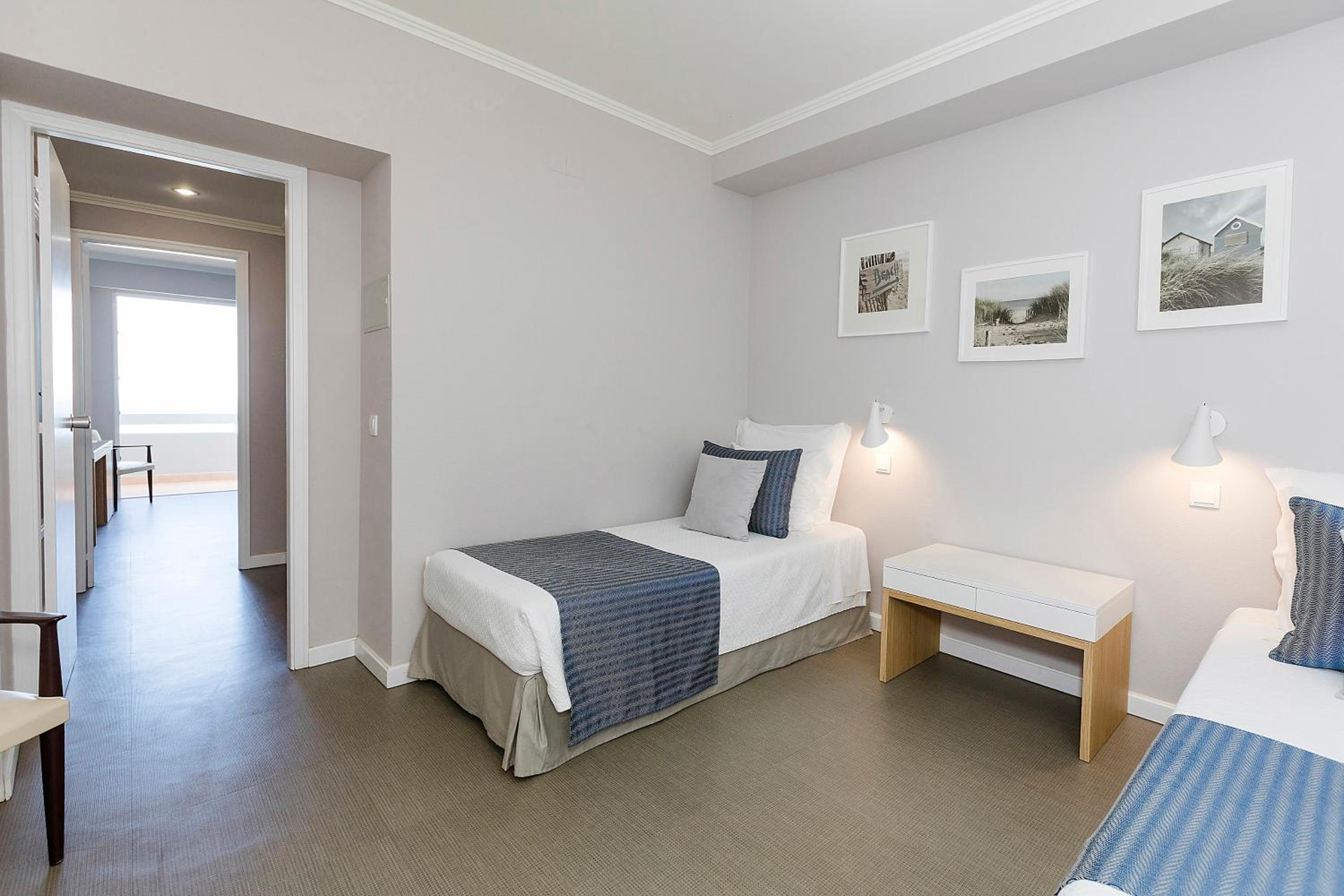 Family Room (4 Adults) with Balcony and Sea View - Photo 7