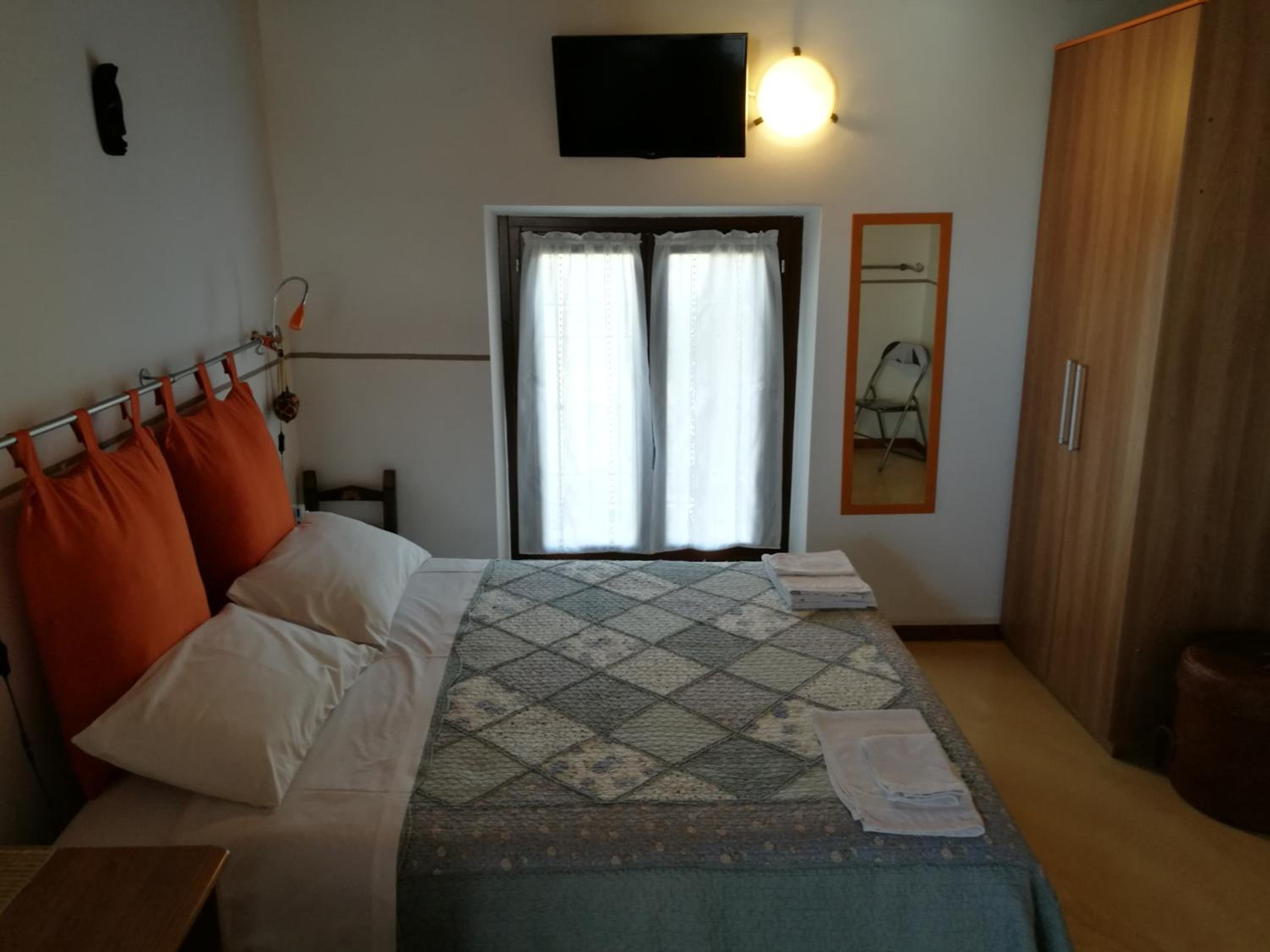 Triple Room with Private Bathroom photo 2